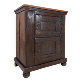 Petit buffet rustique en bois massif - 2 portes et pieds boules.