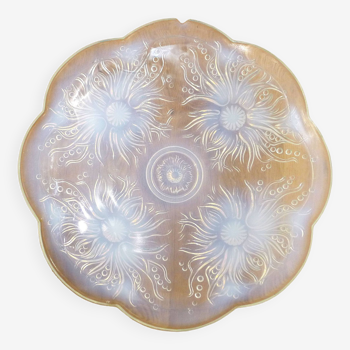 Opalescent cup dish