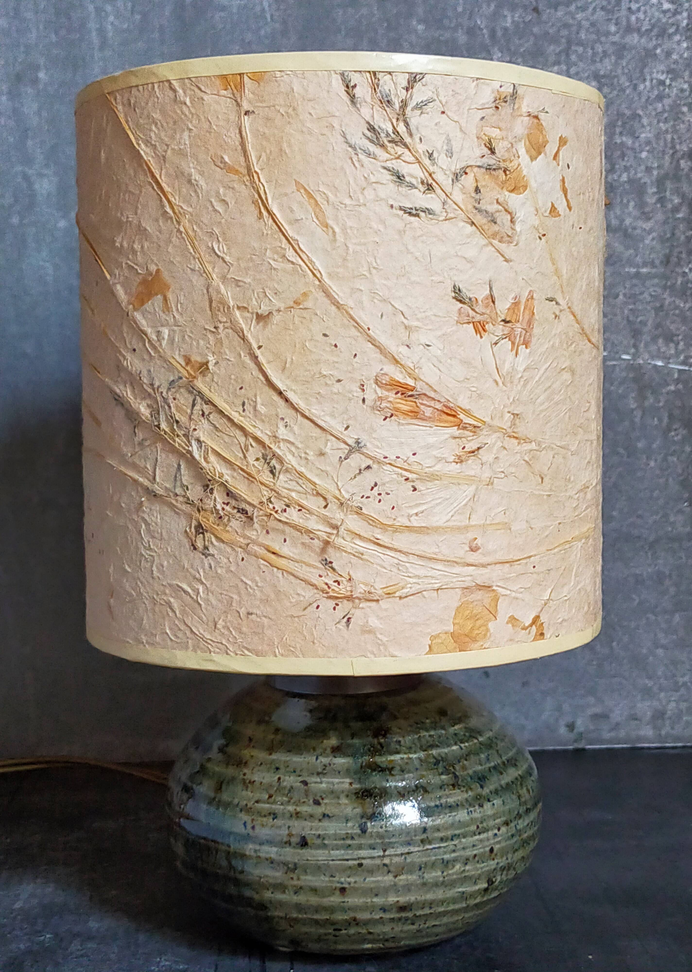 Lampe d'appoint vintage en grès émaillé, abat-jour herbier