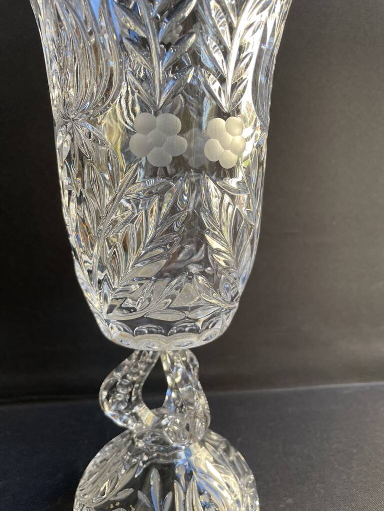 Polished and frosted molded crystal vase – Mid-20th century