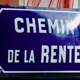 Ancienne plaque de rue émaillée et bombée "chemin de la rente", en parfait état, sur son support en fonte