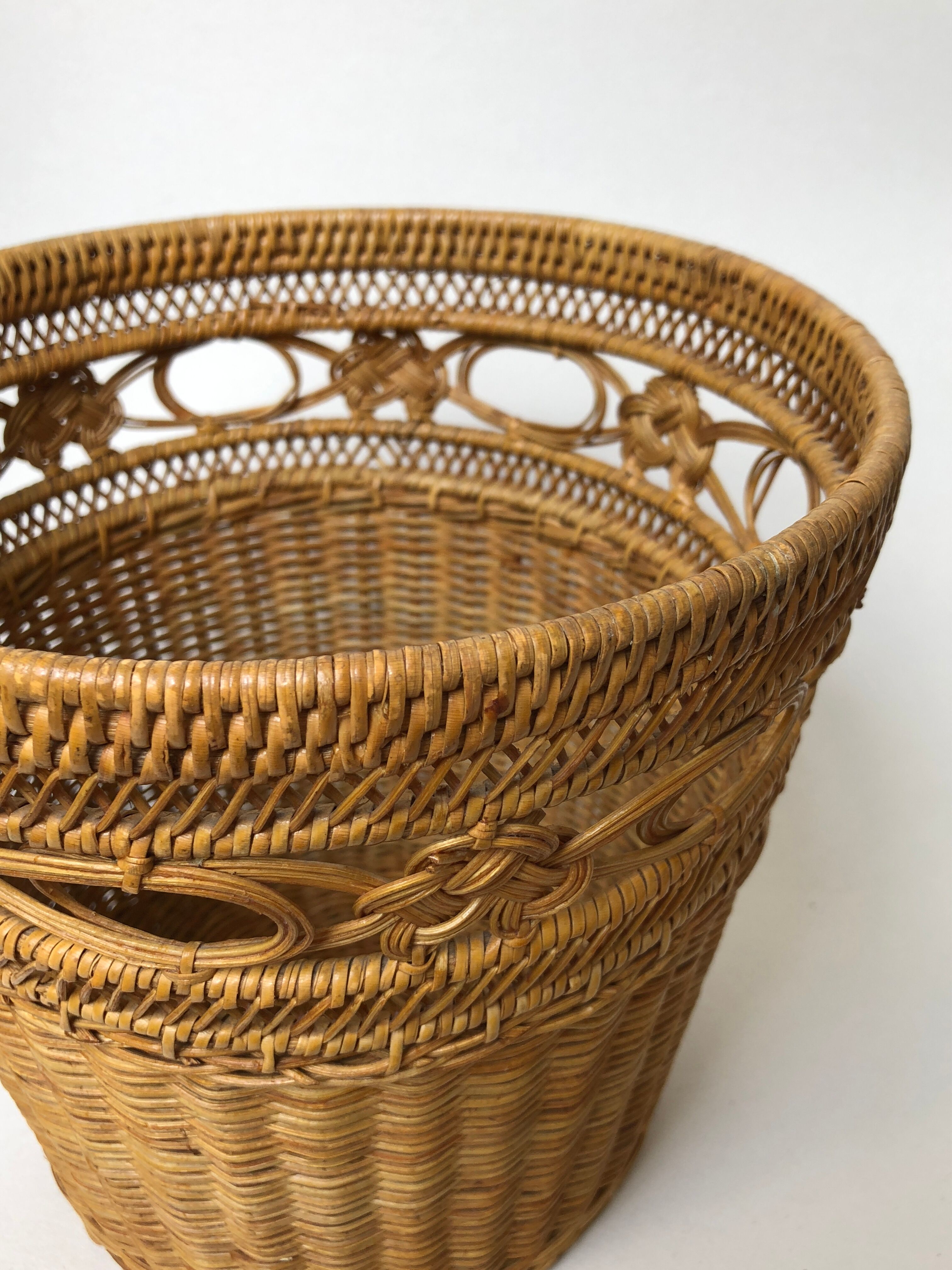 Basket rattan braided