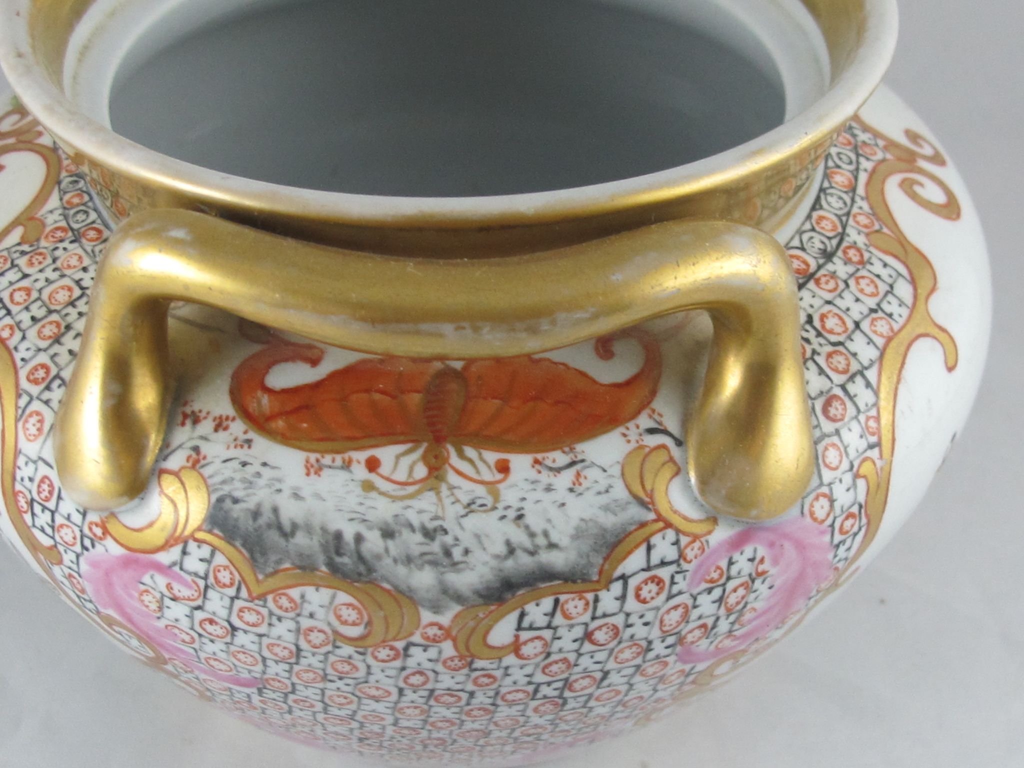 Old pink family style porcelain pot or vase with mandarin decoration, samson, paris