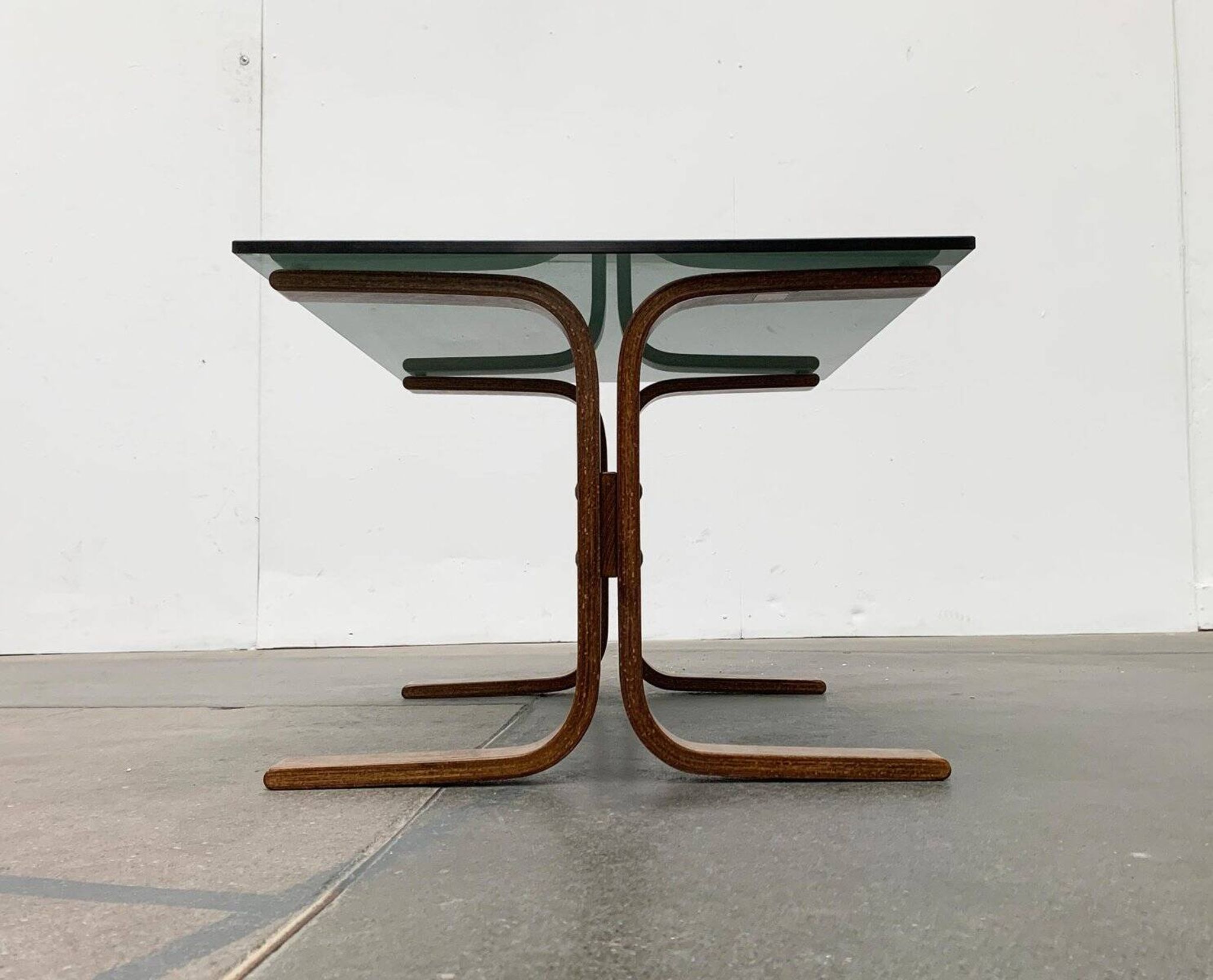 Set of 3 Norwegian Mi-Century Style Siesta Lounge Chairs and Glass Side Table by Ingmar Relling for Westnofa