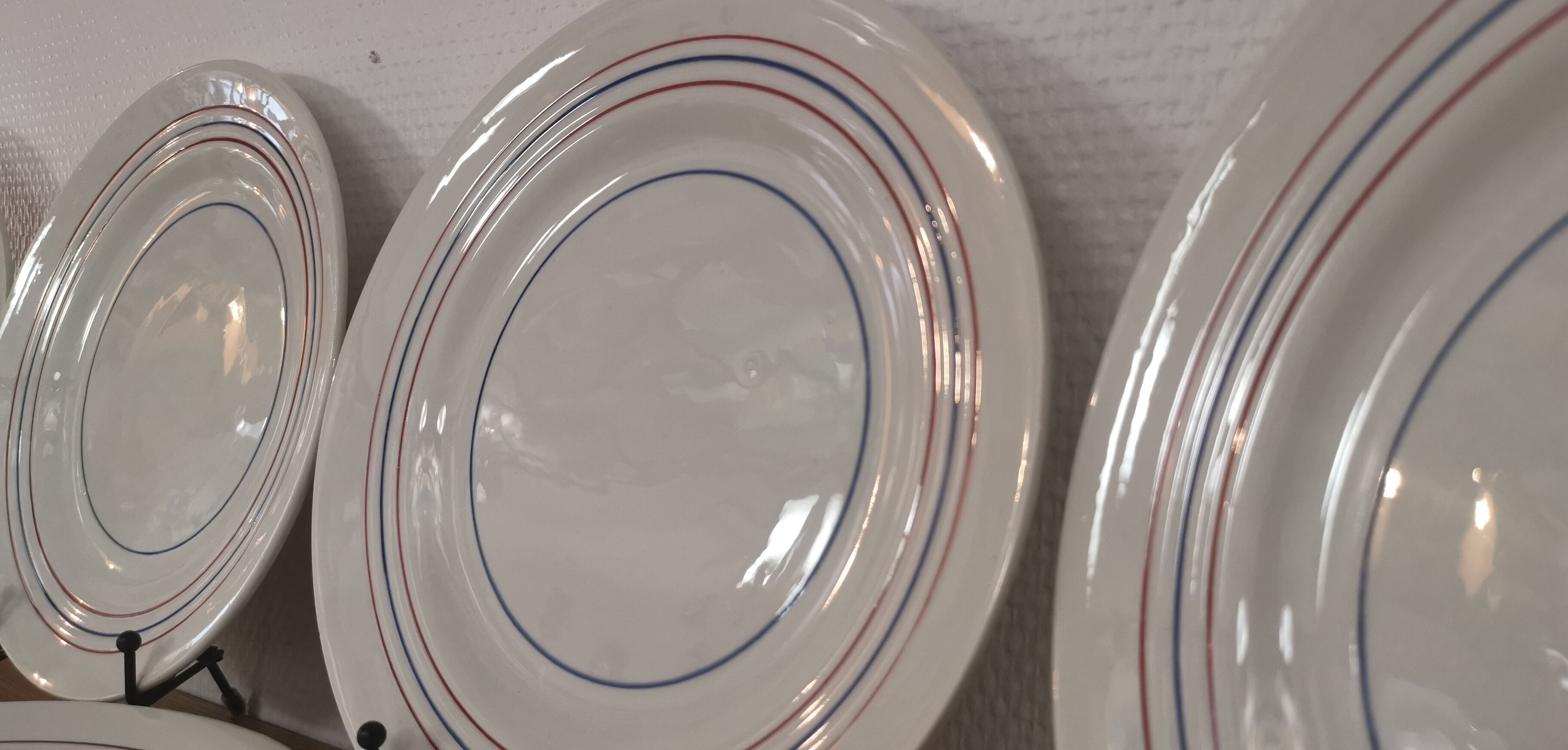 Set of 7 flat plates CERANORD St AMAND décor blue and red lines French Antique