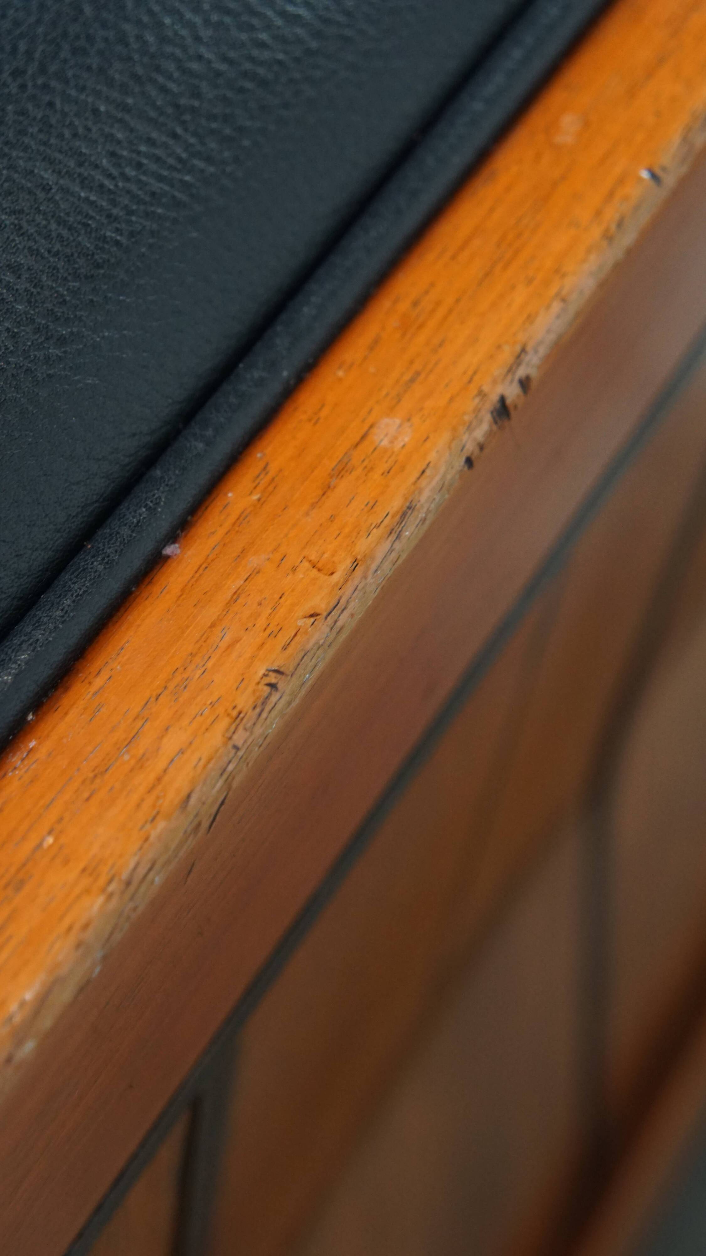 Art Deco 2.5-Seater Leather Sofa