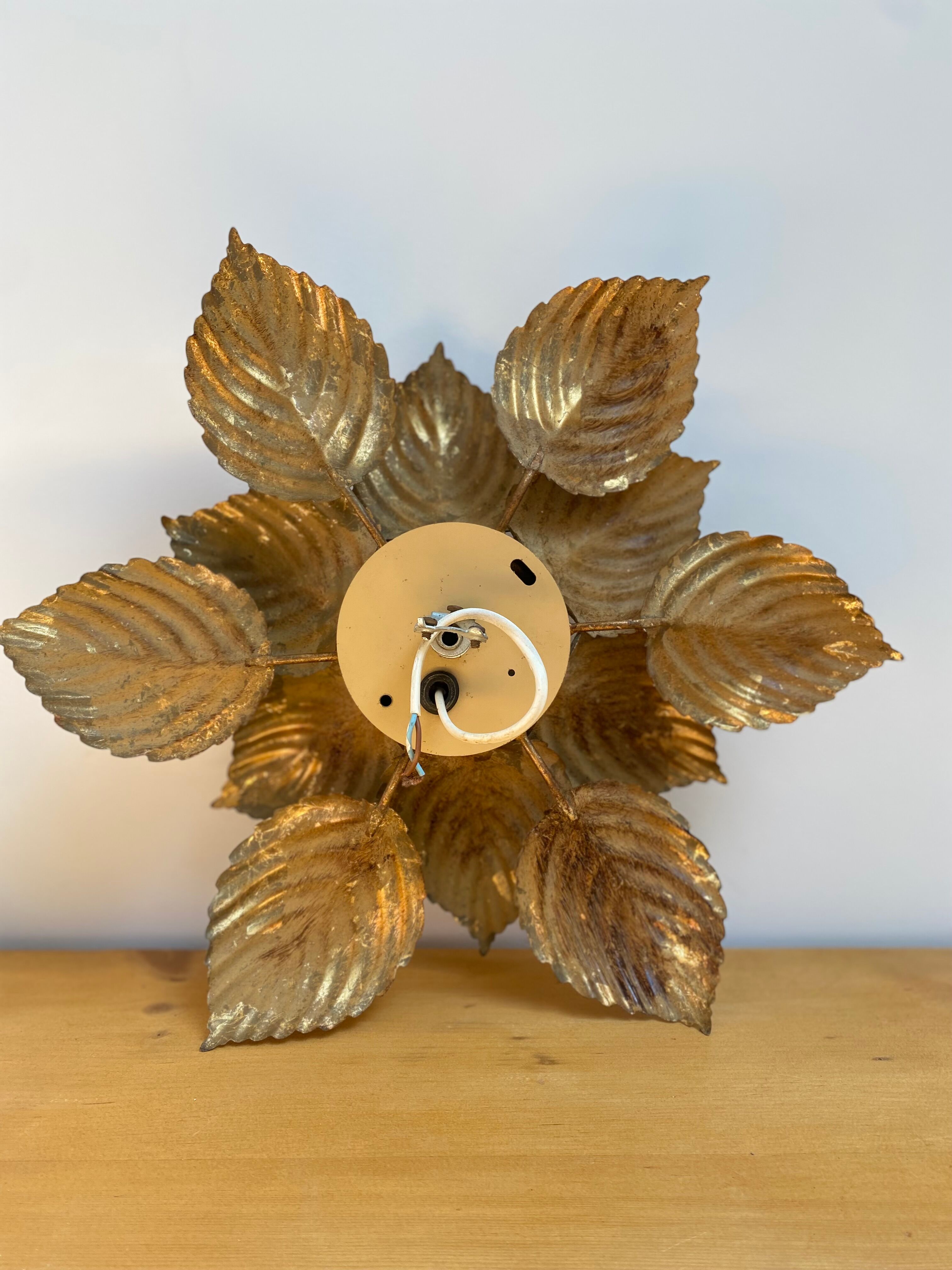 Applique fleur en metal doré vintage