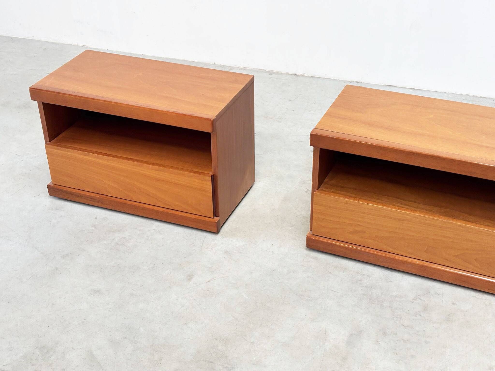 Tables de nuit françaises des années 1970