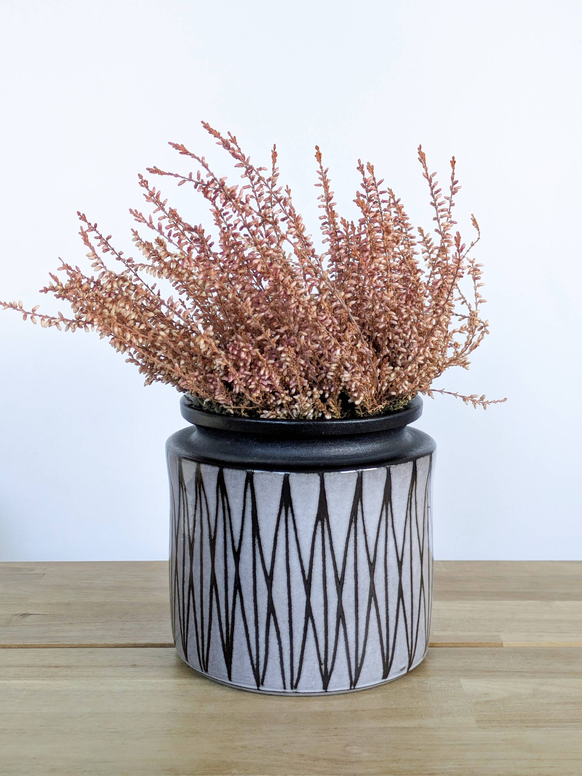 West German ceramic cache-pot — geometric sgraffito, Cologne, 1960s