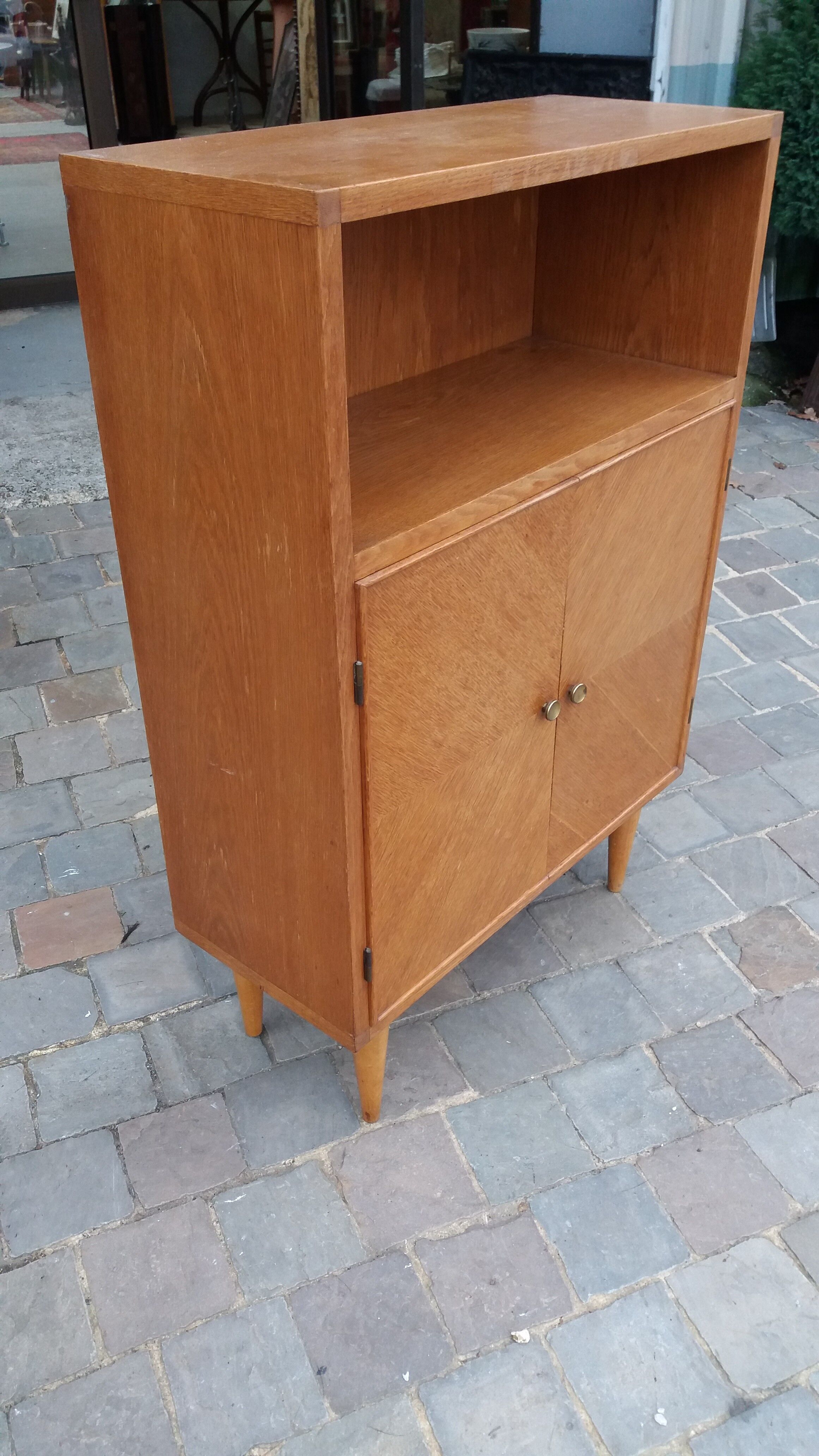 Small buffet / library 50s.