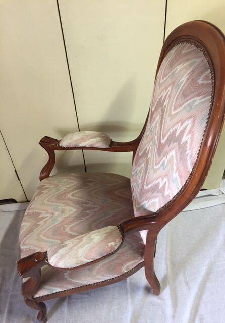 Large fauteuil voltaire "en violon" louis-philippe en noyer