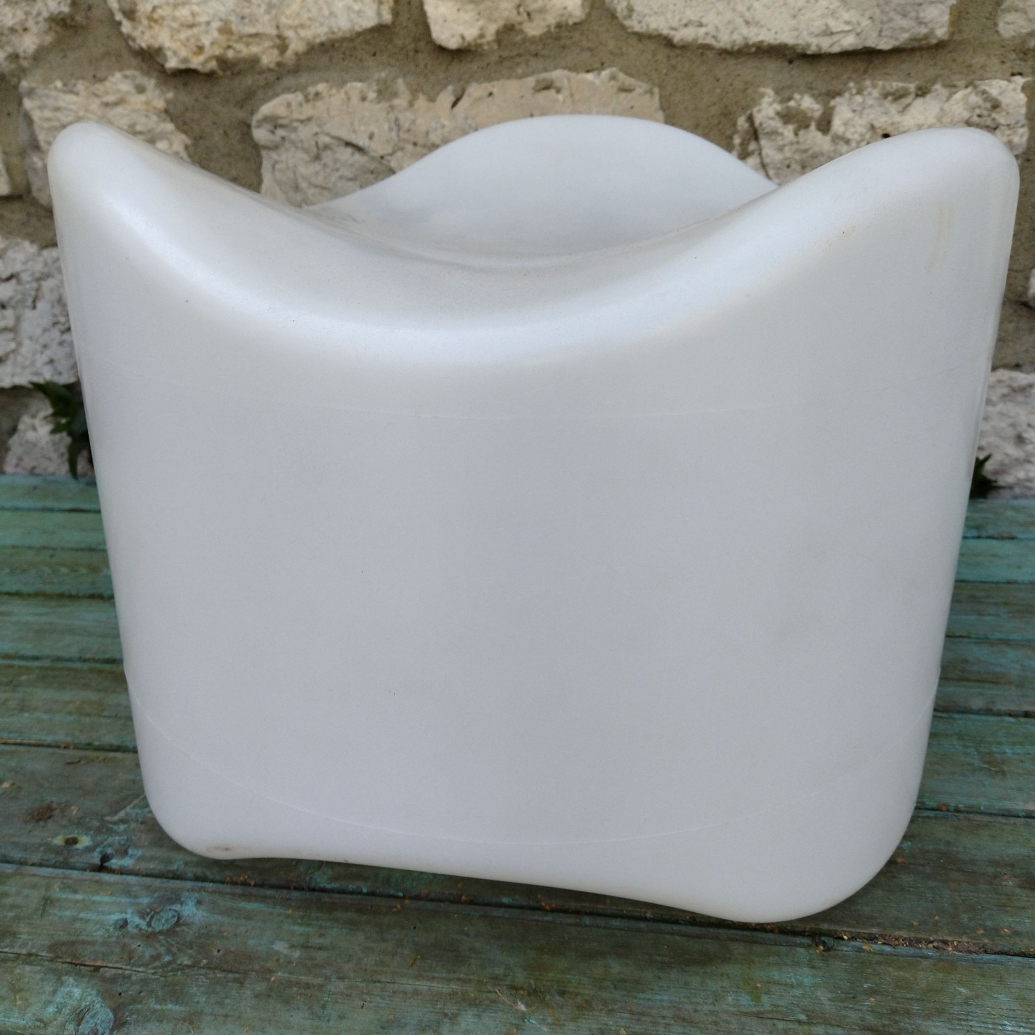 Pouf plastique Douglas Mont ancienne édition