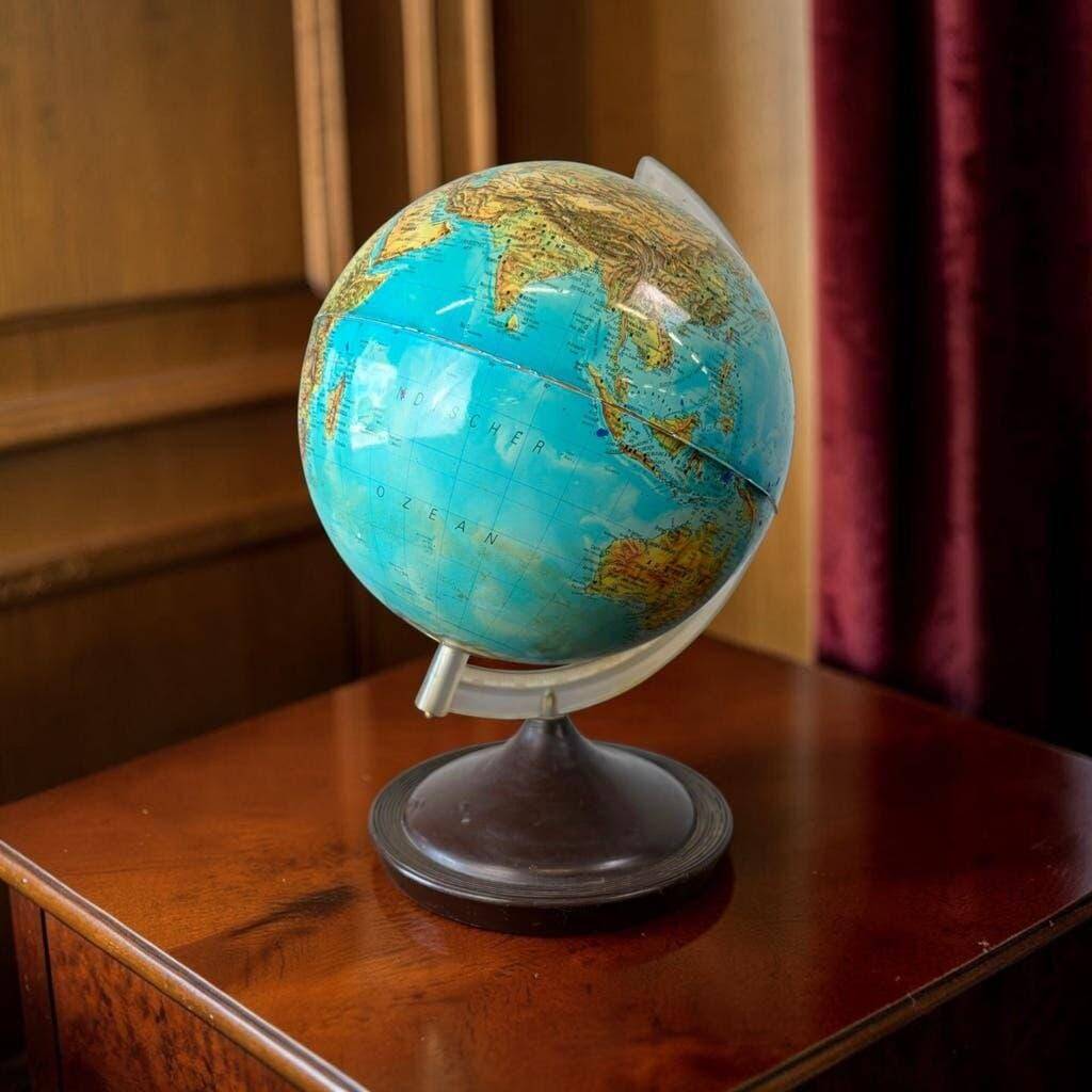 Small vintage globe / globe / decoration