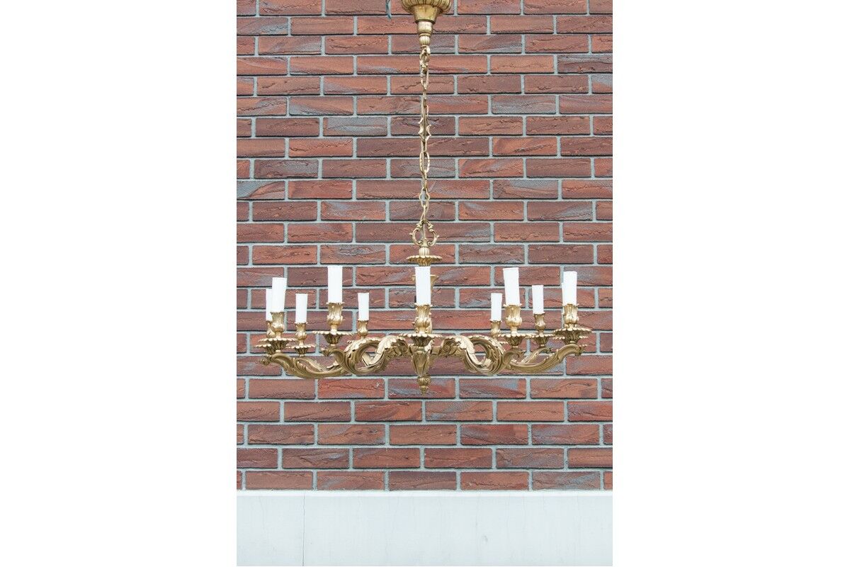 Lustre en laiton, Europe occidentale, milieu du 20ème siècle.