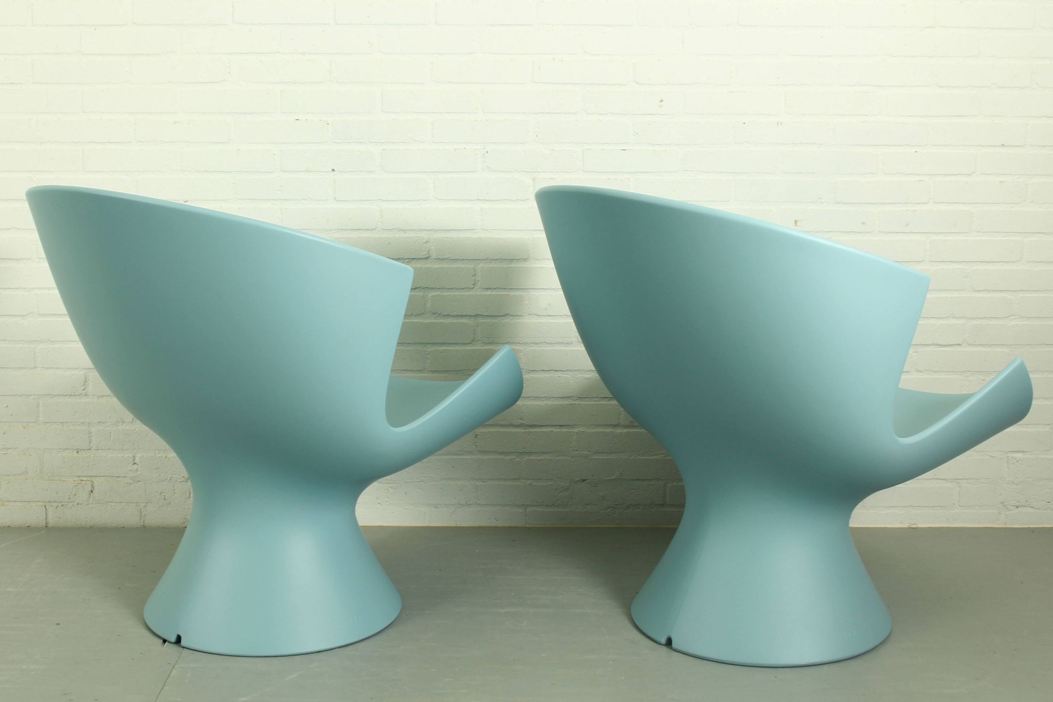 Set of 2 Karim Rashid Kite Lounge Chairs for Label, 2004