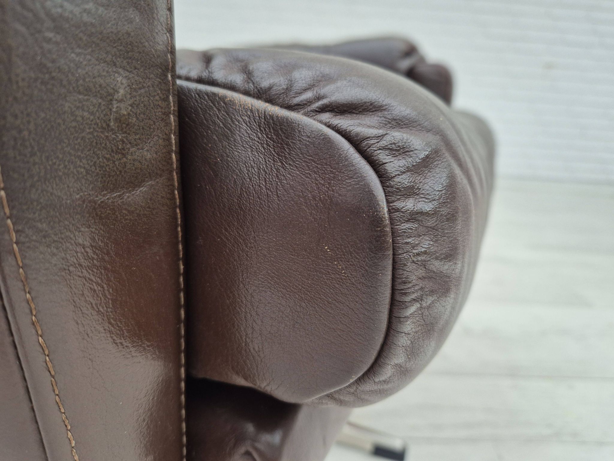 1970s, Danish swivel chair, original condition, brown furniture leather.