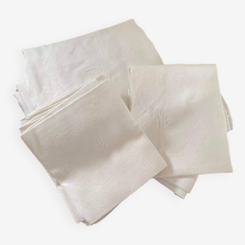 12 serviettes de table HP en coton blanc damassé .