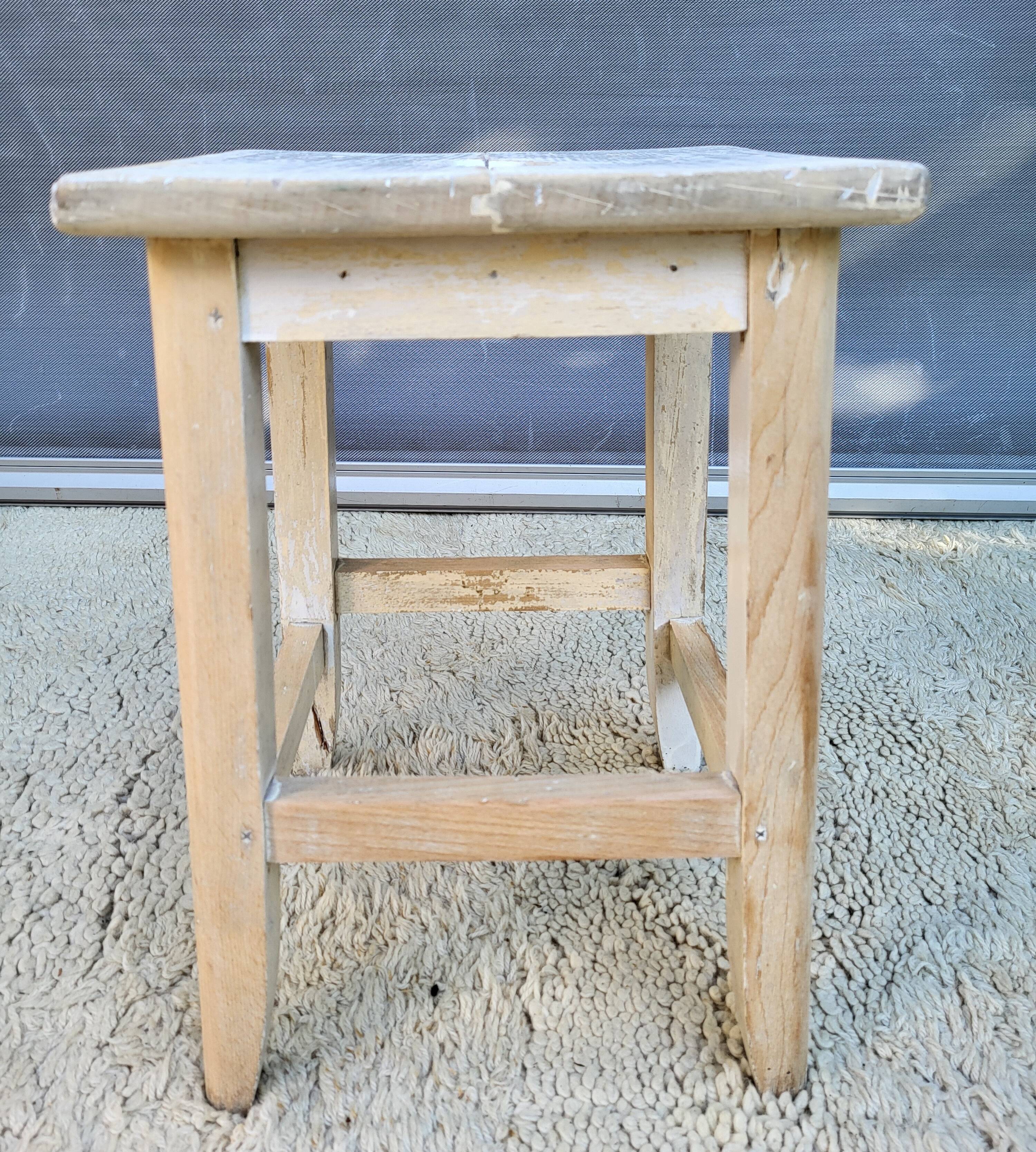 Vintage stool with grip