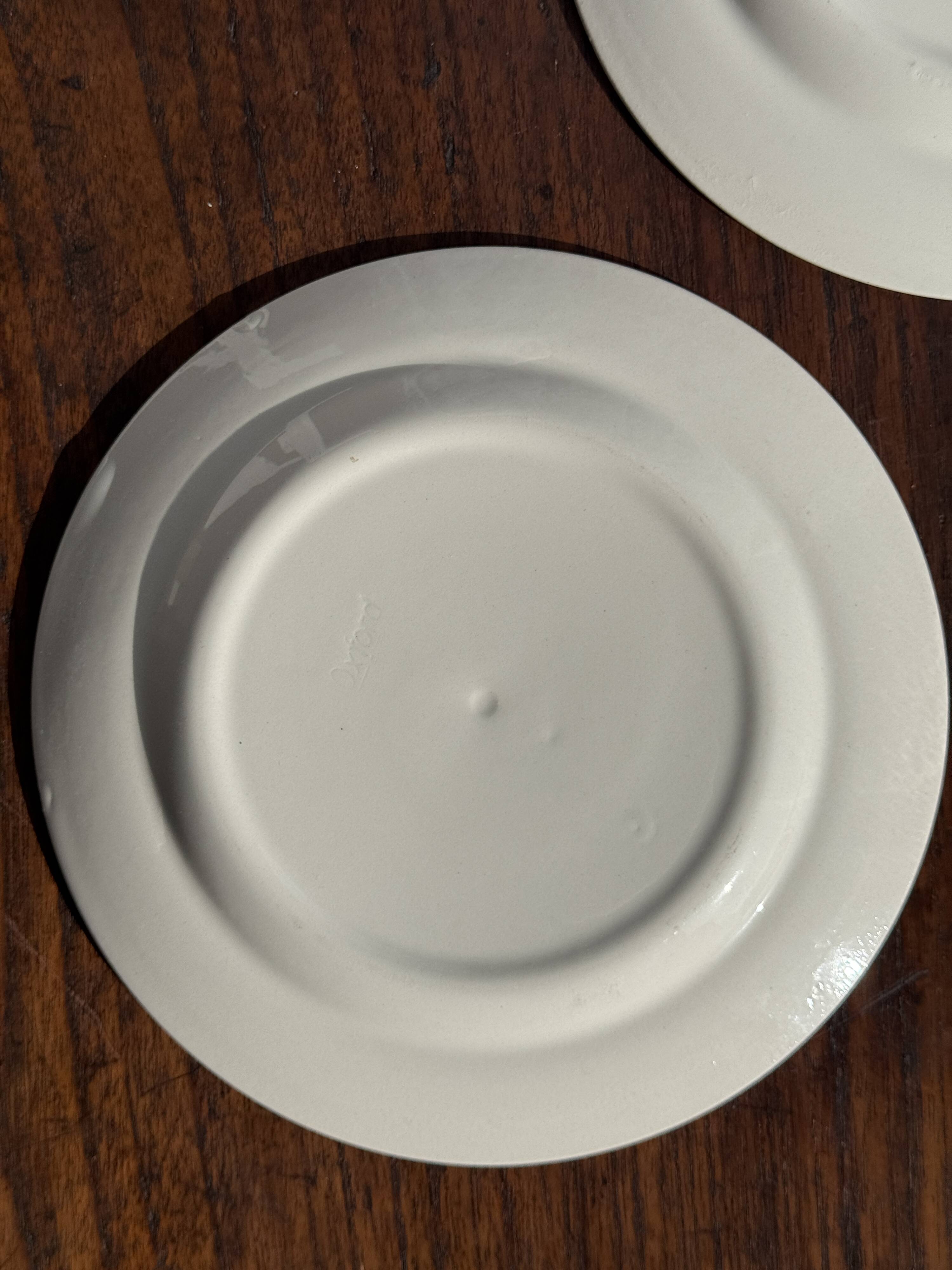 Lot de 3 petites assiettes à dessert frise de fleurs bleues pas de marque