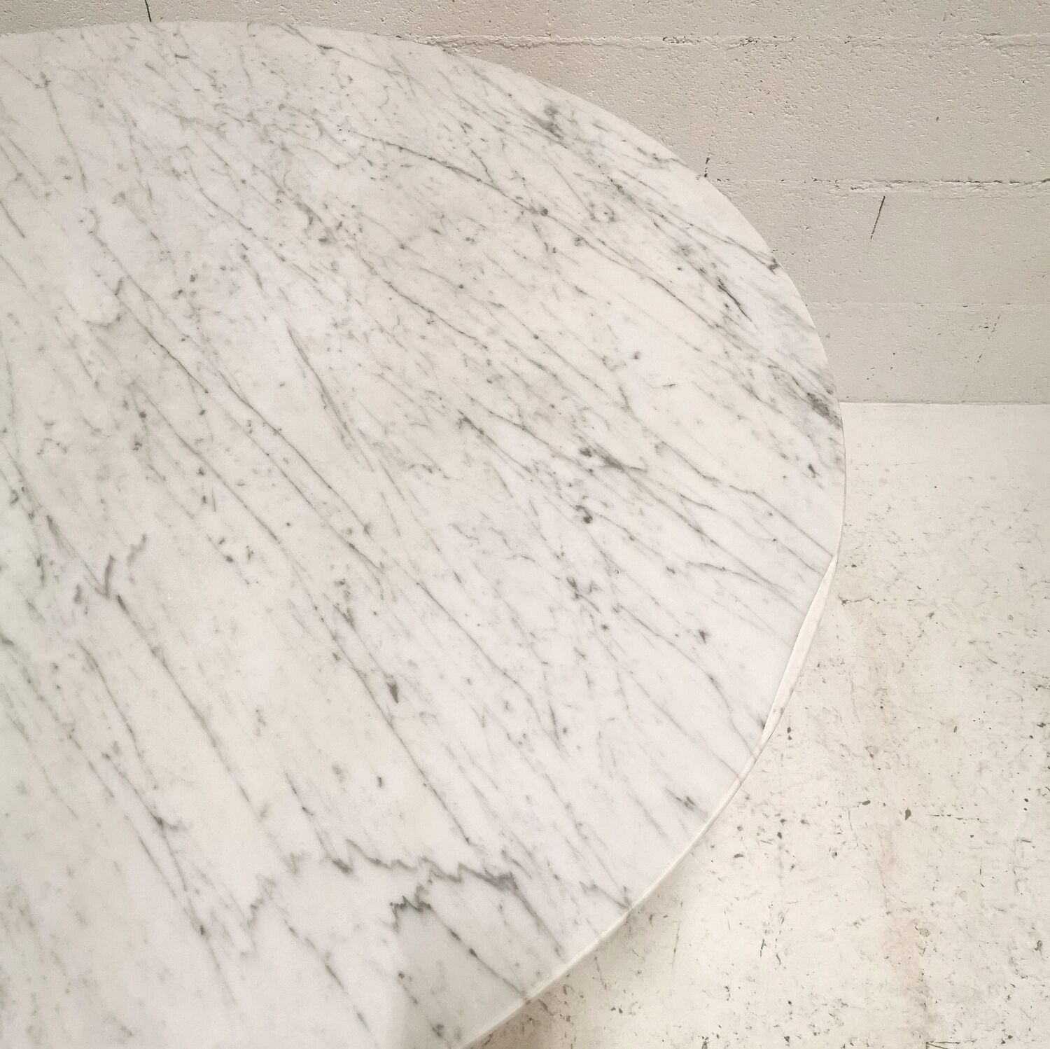 Marble round dining table, Eero Saarinen, Knoll International