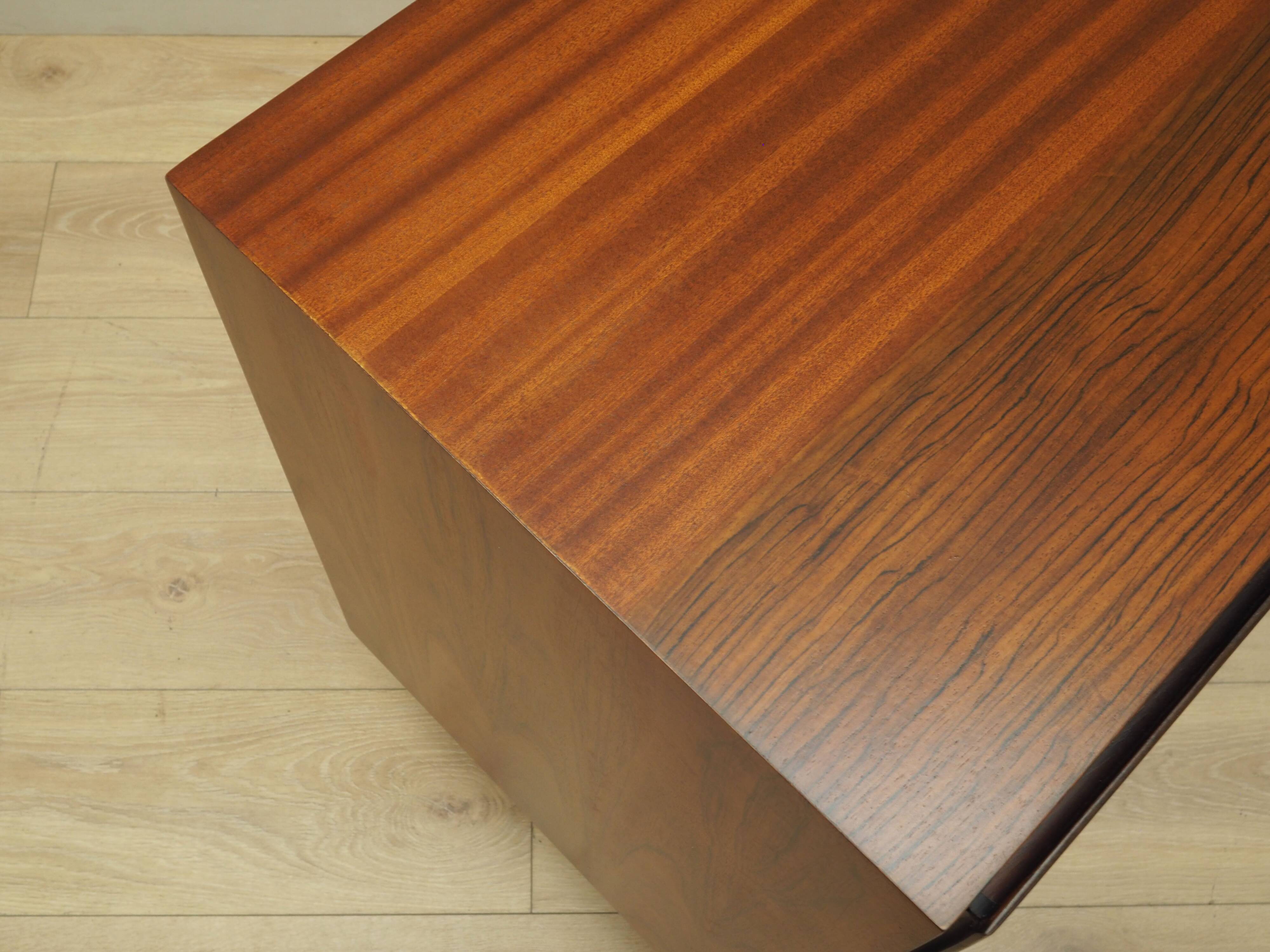 Commode en palissandre, design danois, années 1970, fabricant : Omann Jun