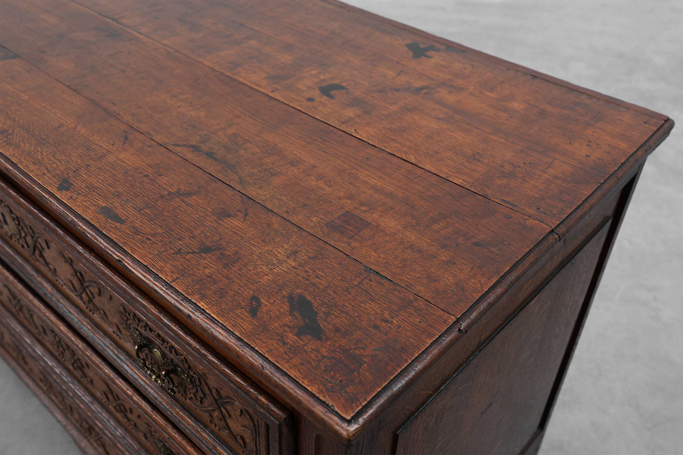 Commode en chêne de style Renaissance italienne, XVIIe siècle