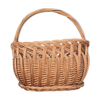 Basket with wicker handle