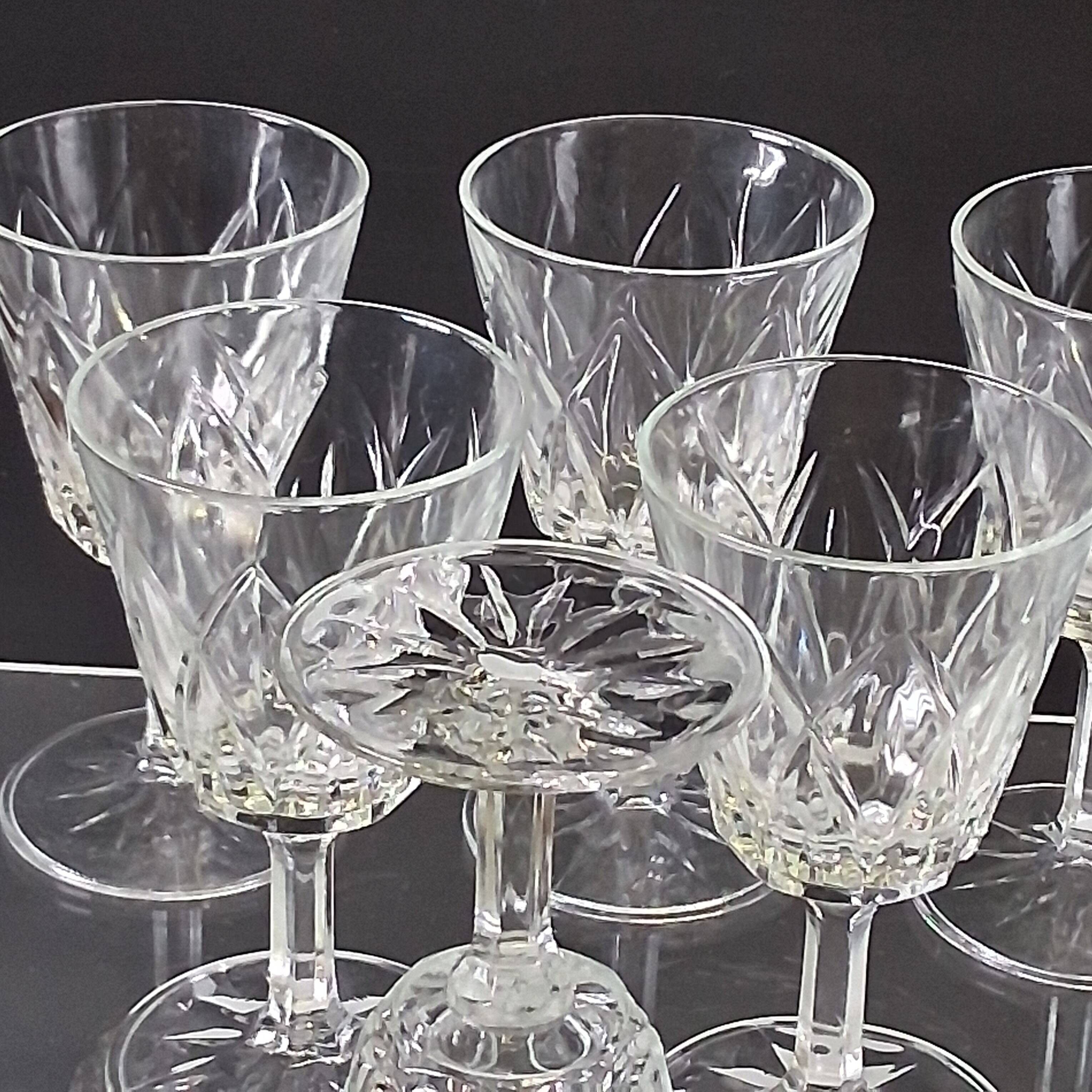 6 digestif glasses from the VMC crystal factory in Reims in good condition.