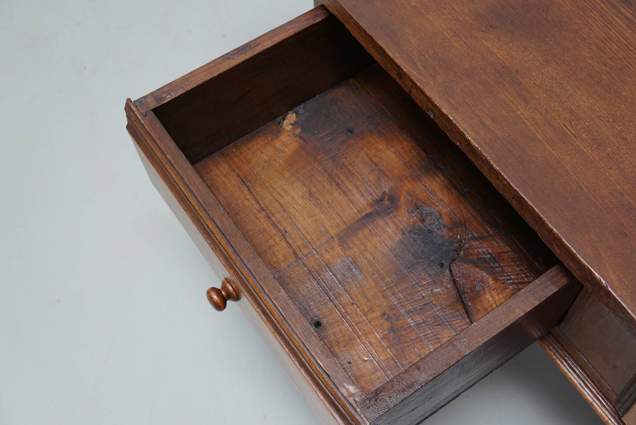 Table basse rustique en châtaignier de style campagnard espagnol du XIXe siècle