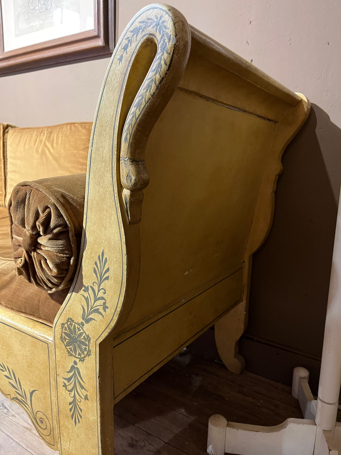 Bench 1900 swan head