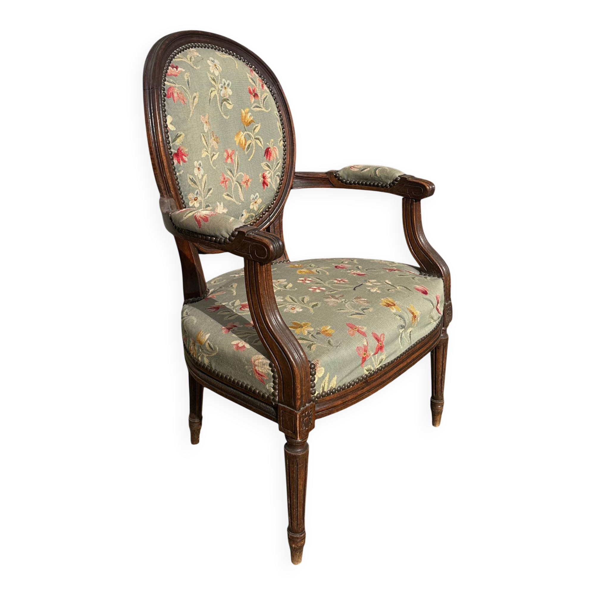 Fauteuil médaillon de style Louis XVI