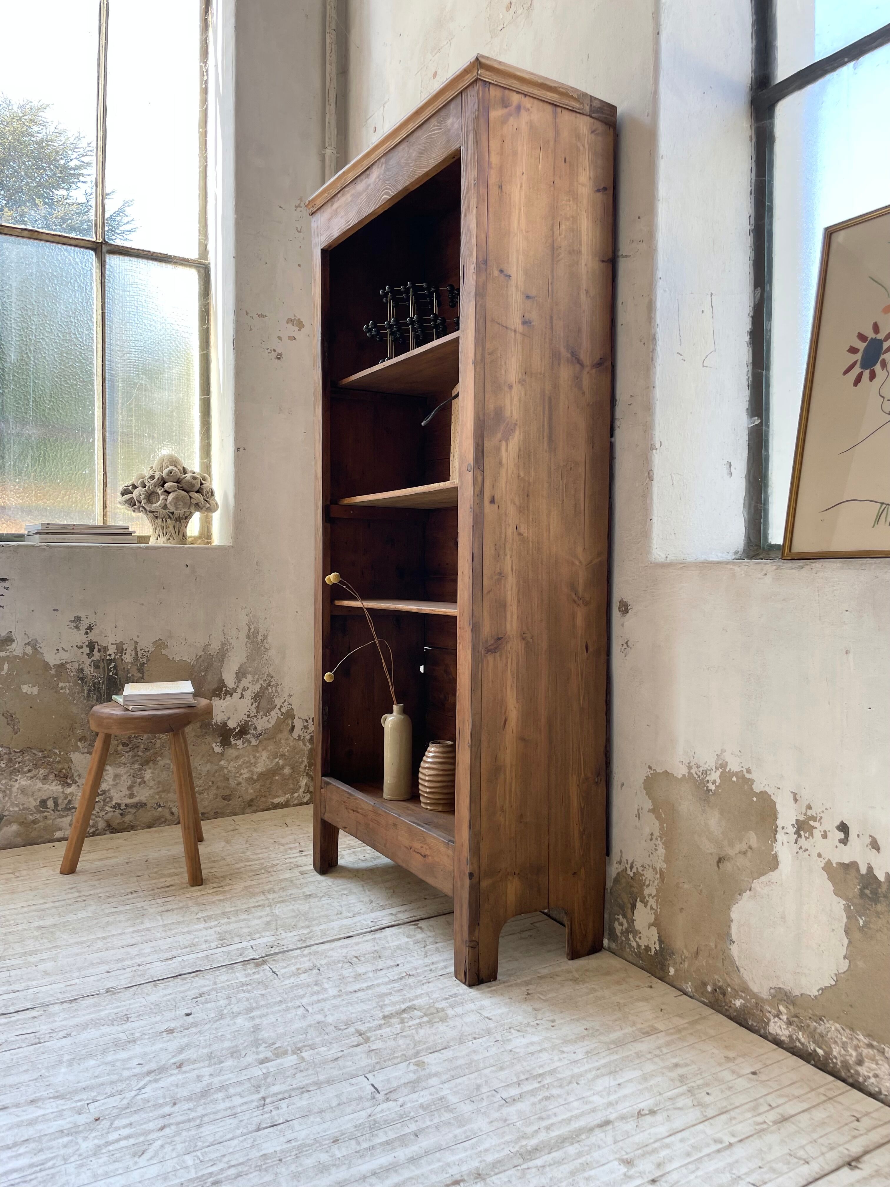 Library bonnetière pine