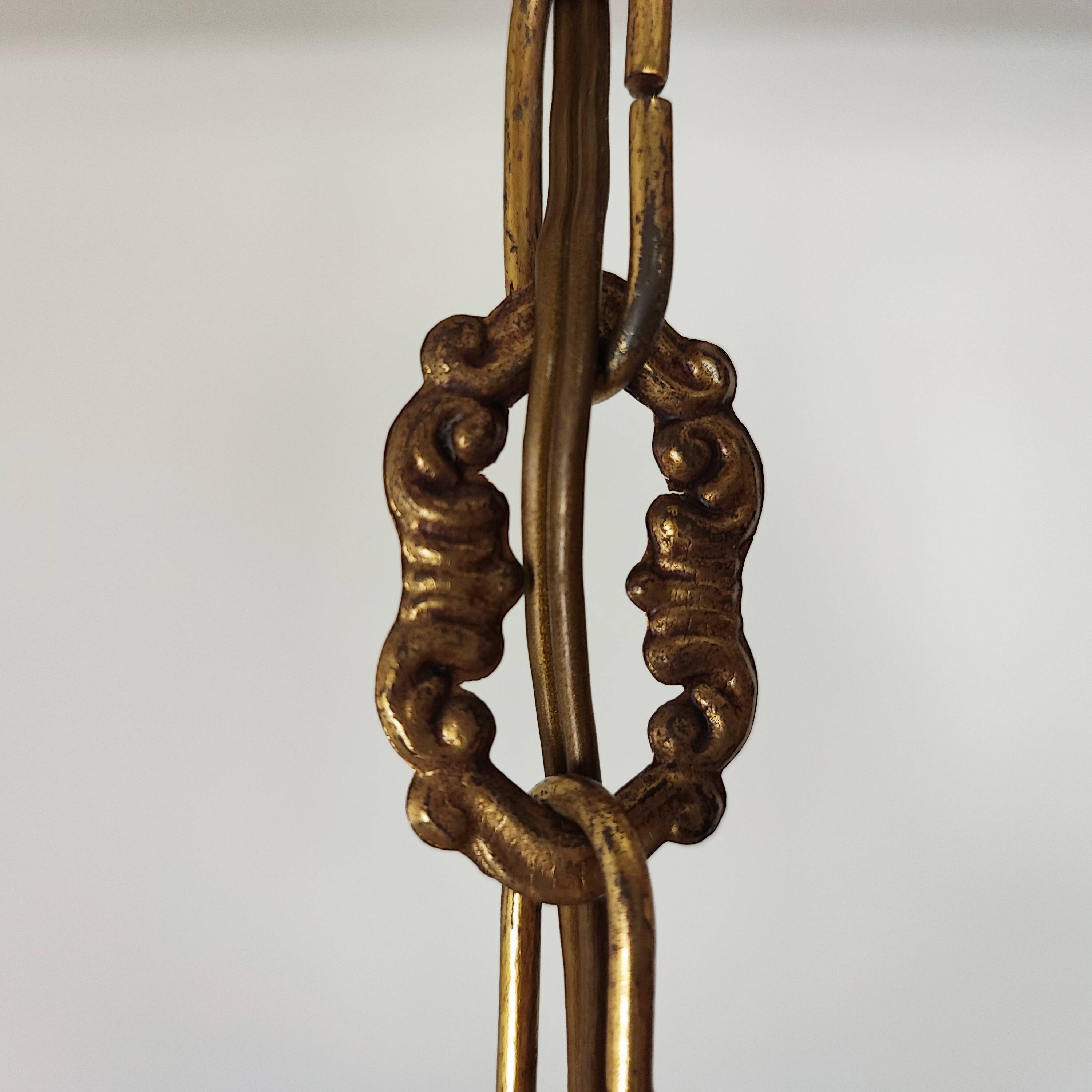 Balloon chandelier with pendants