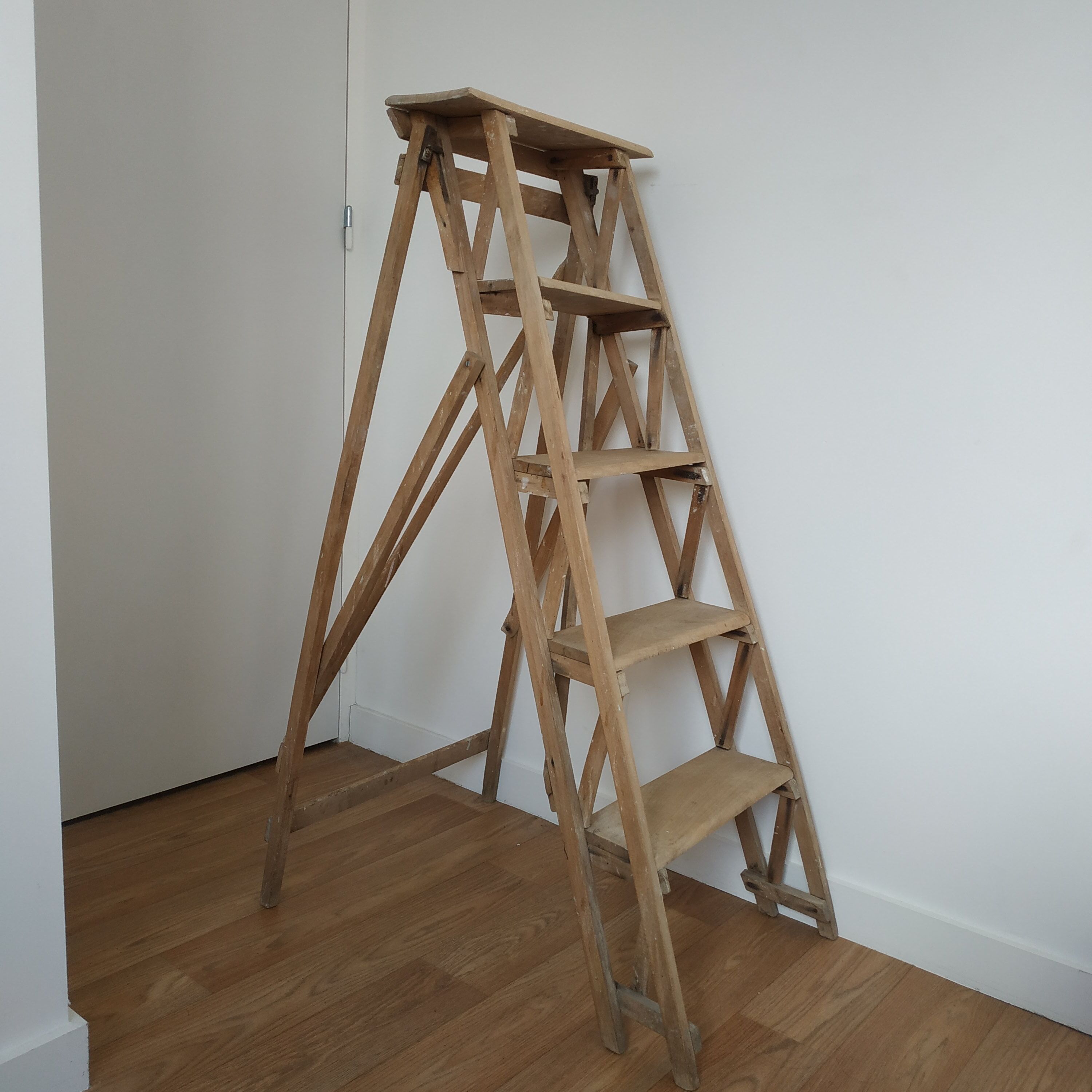 Painter's stepladder