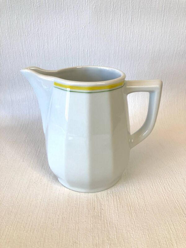 Ensemble Pichet Tasses  Bistrot Apilco ancien blanc liseré jaune et vert