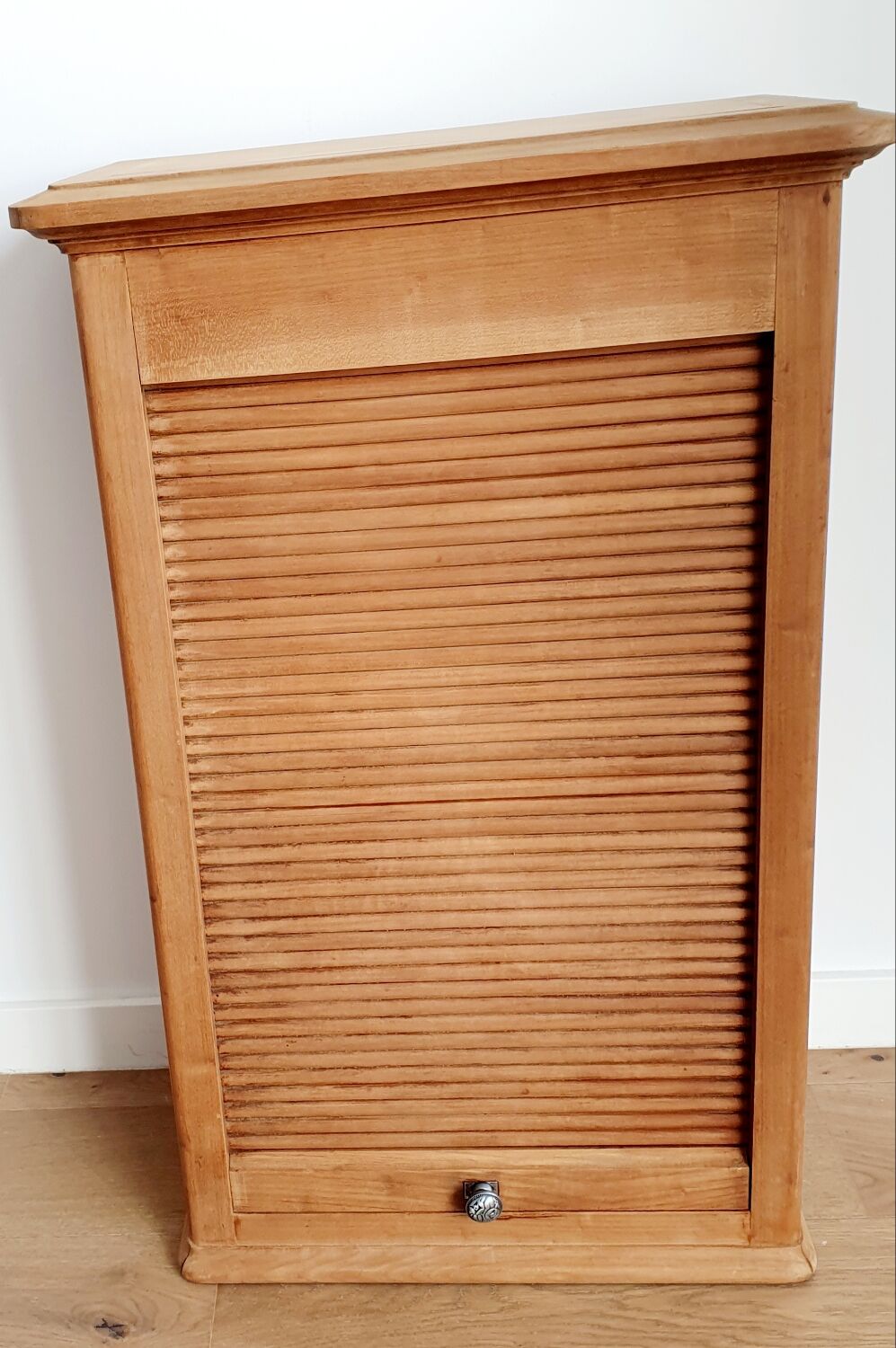 Wooden curtain cabinet