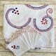 Hand embroidered round tablecloth and its 6 napkins - arabesque decoration - Cotton - diam. 130 cm