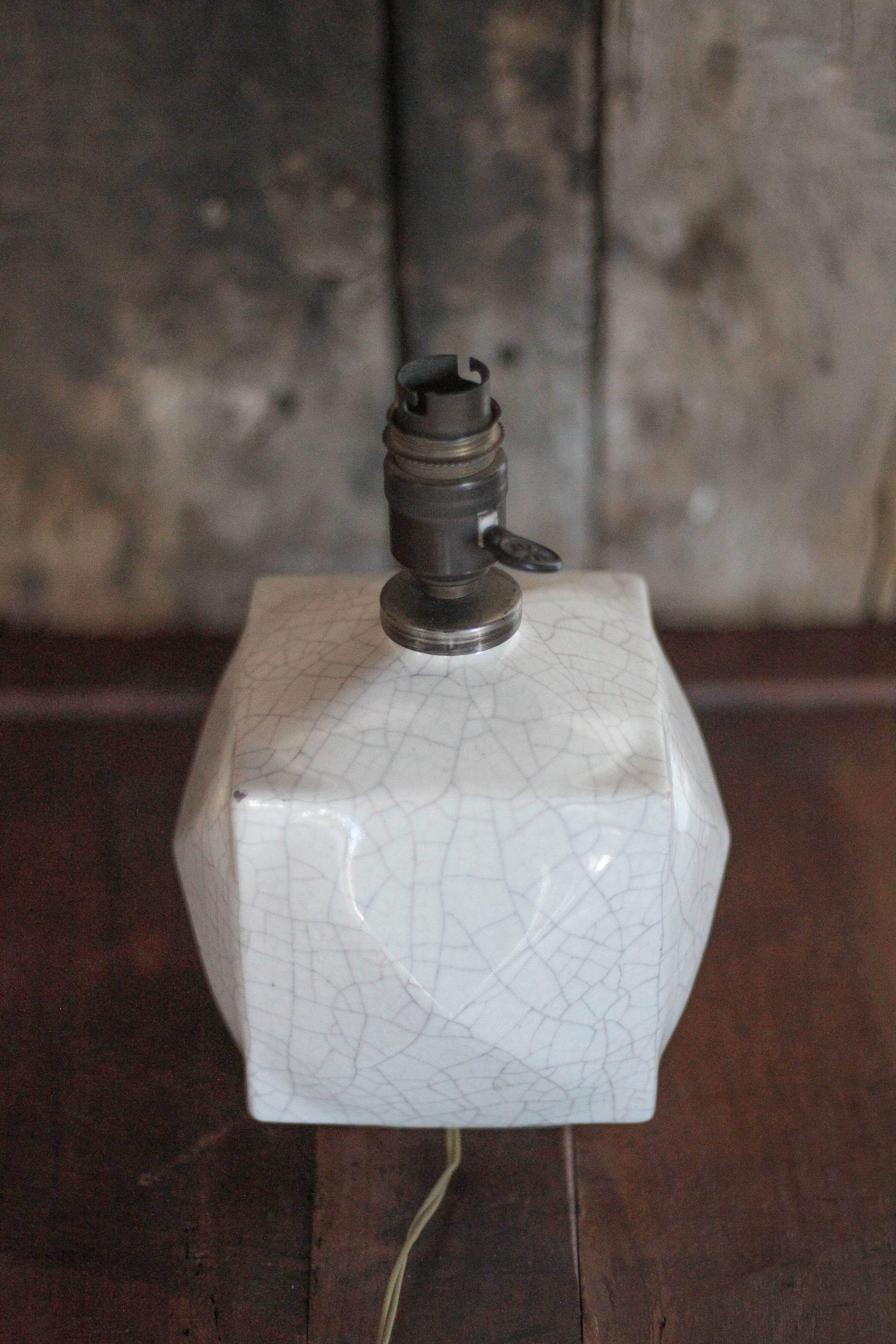 Cracked ceramic Art Deco lamp, table lamp, cube-shaped lamp.