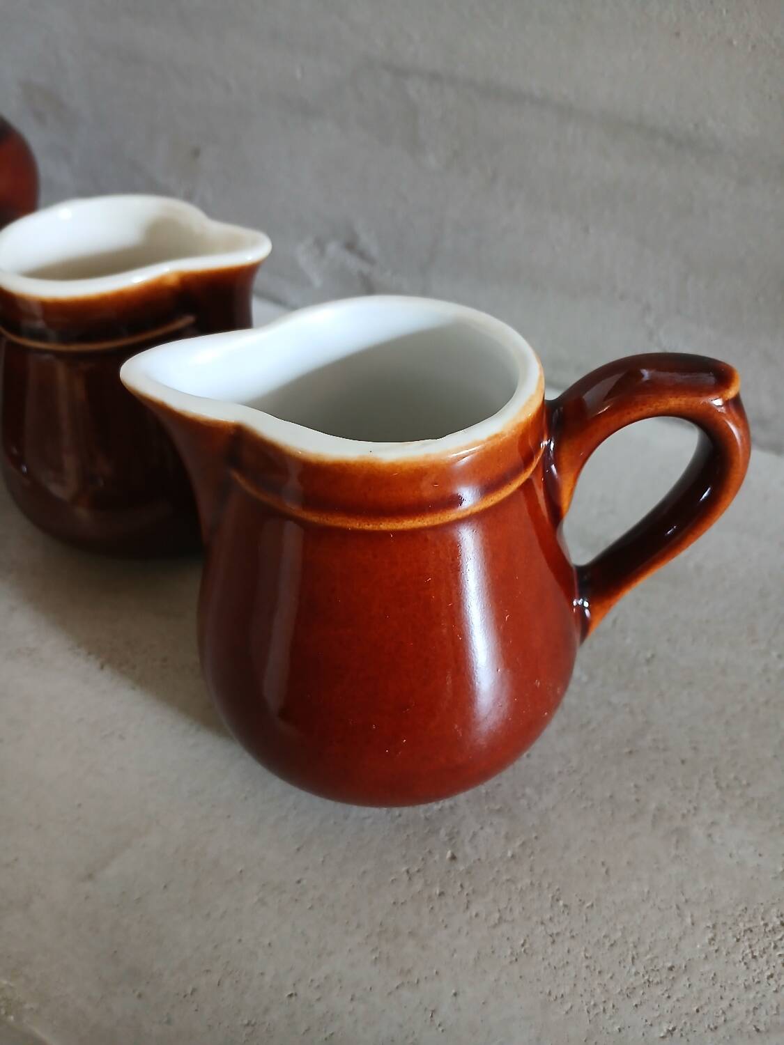 5 small milk pots/bistro cream