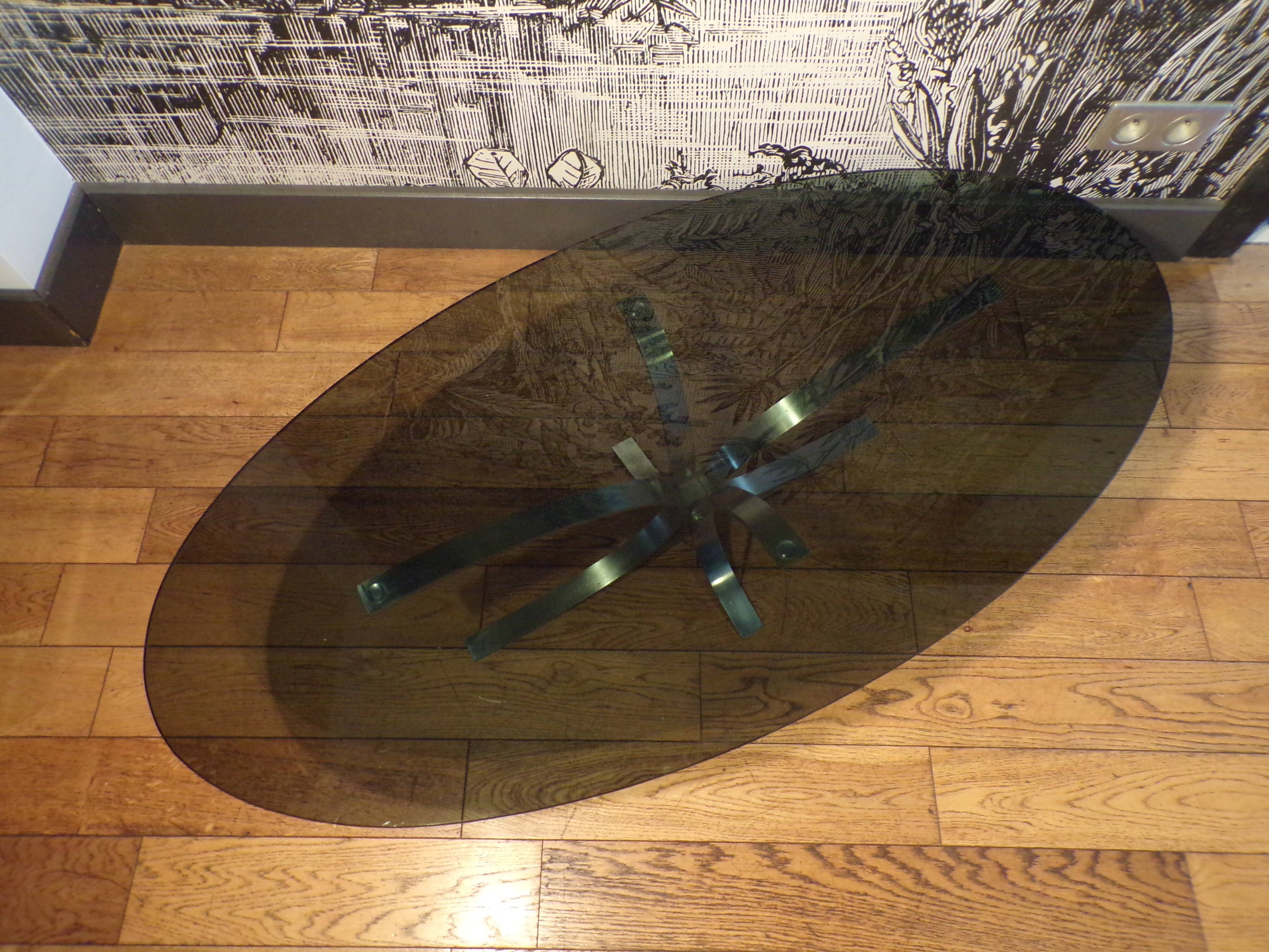 Table basse ovale 1970 verre fumé