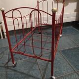 Large vintage dolls bed (80s)