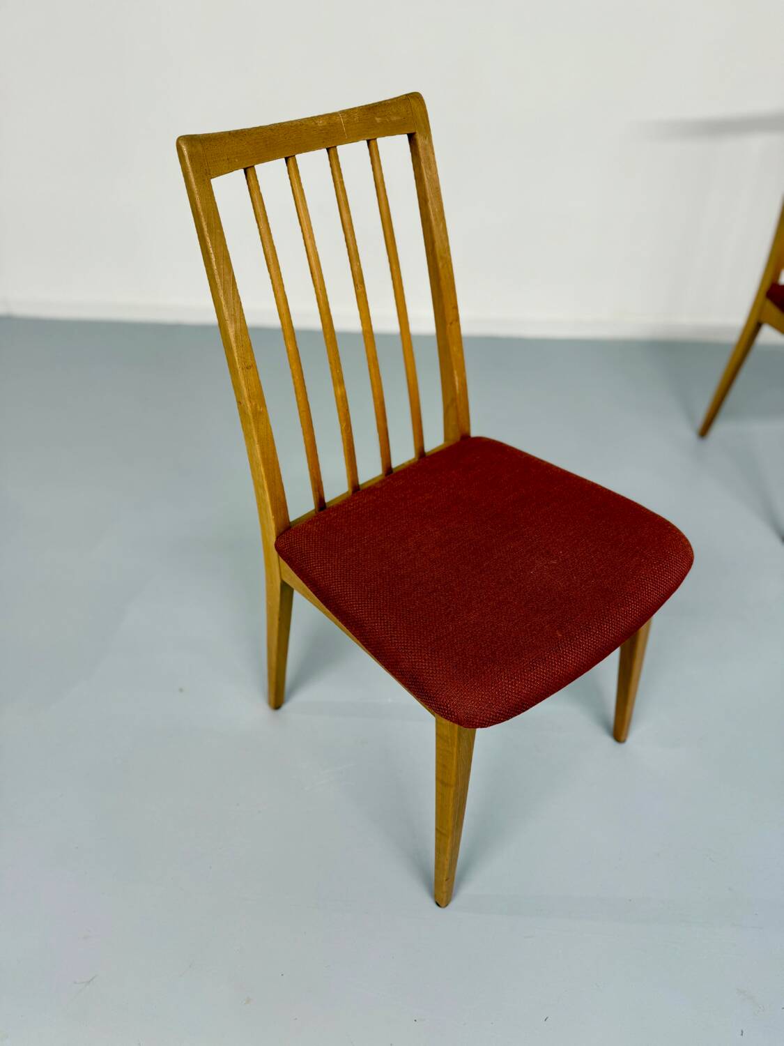 Set of 4 chairs in solid beech and vintage orange fabric, 70s design