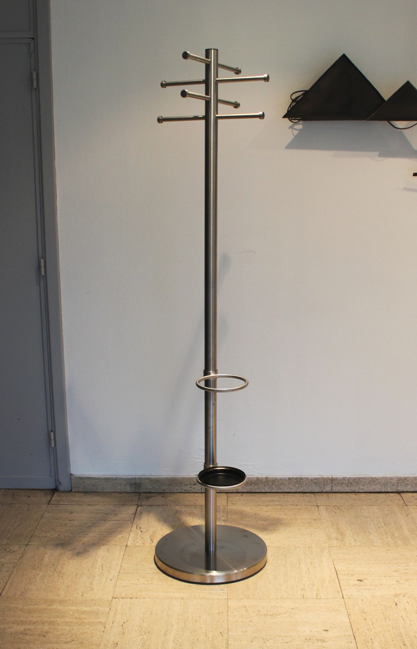 Metal design coat rack