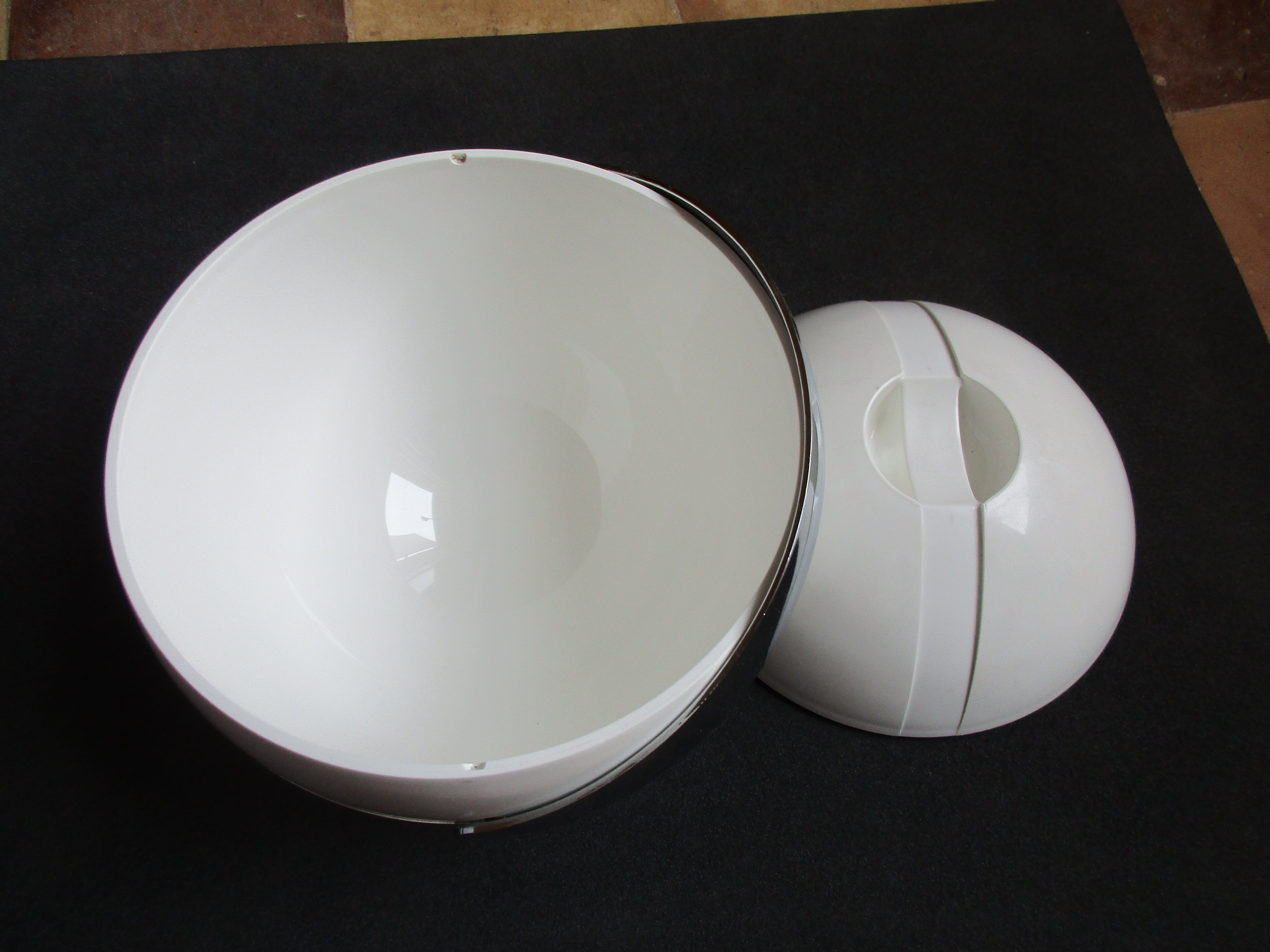 Seau a glacons stella 1975 designer Paolo Tilche distributed by guzzini