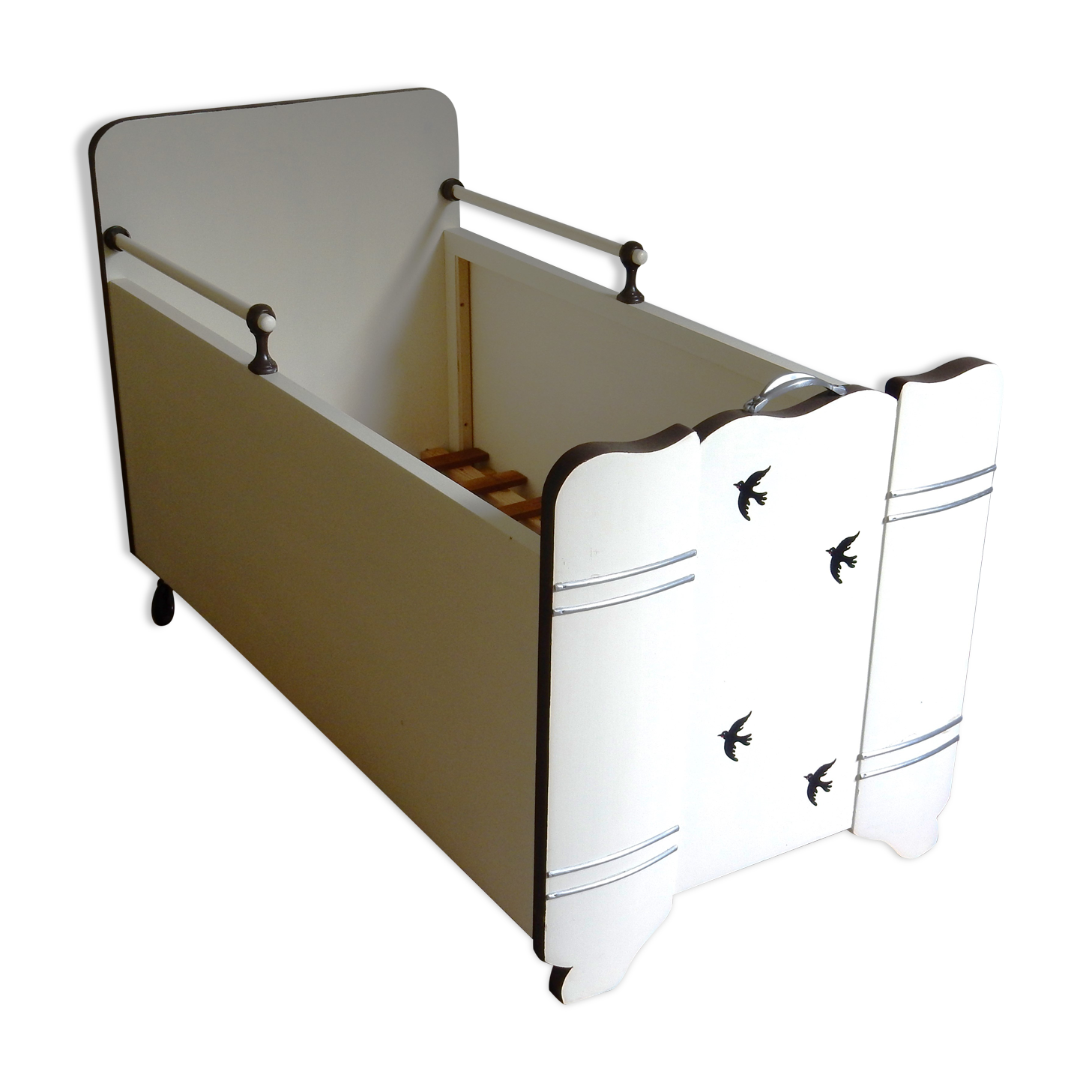 Lit roulotte décor hirondelles des années 40