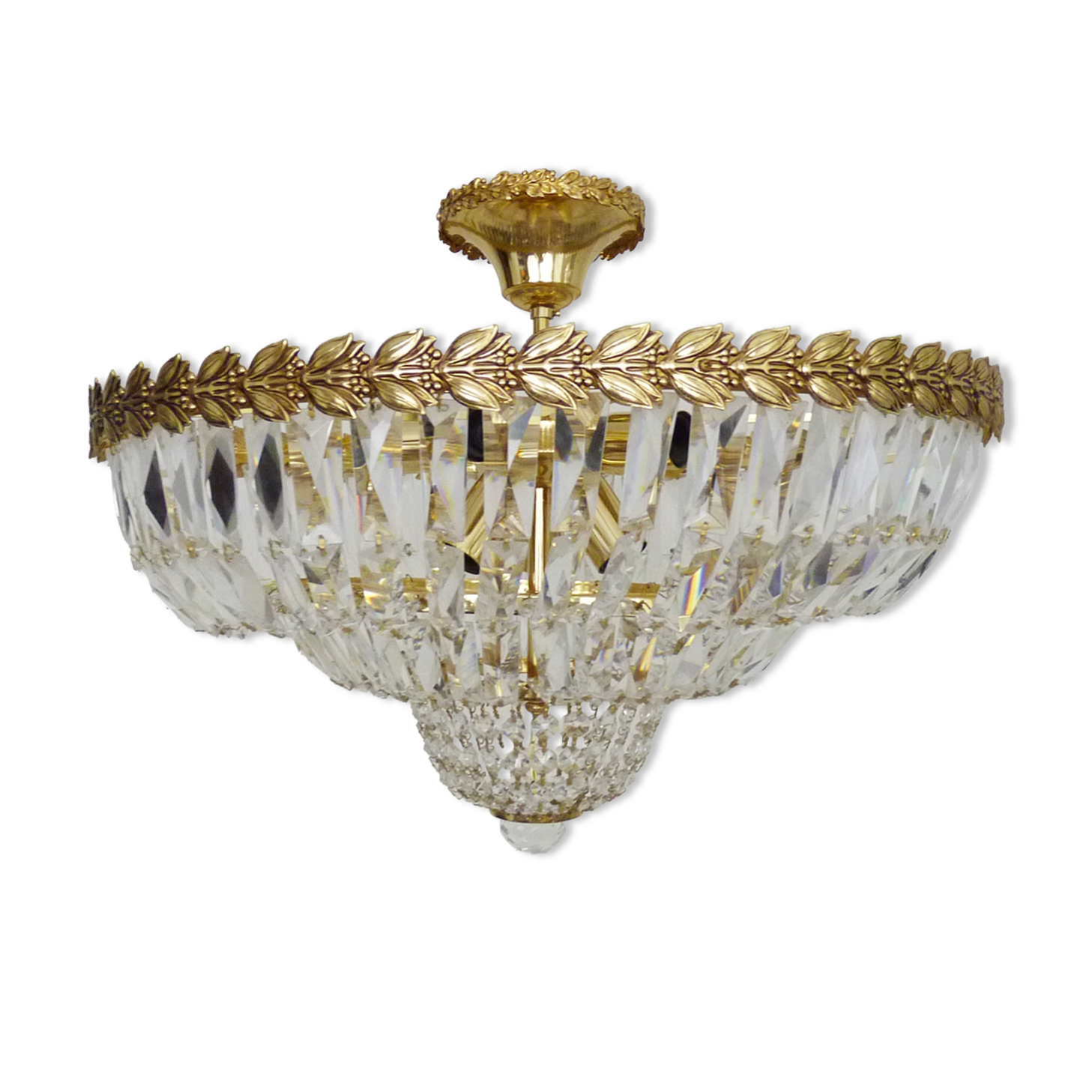 Large chandelier, brass crown ceiling lamp, 4 floors, 8 lights, glass grapevines. Year 80