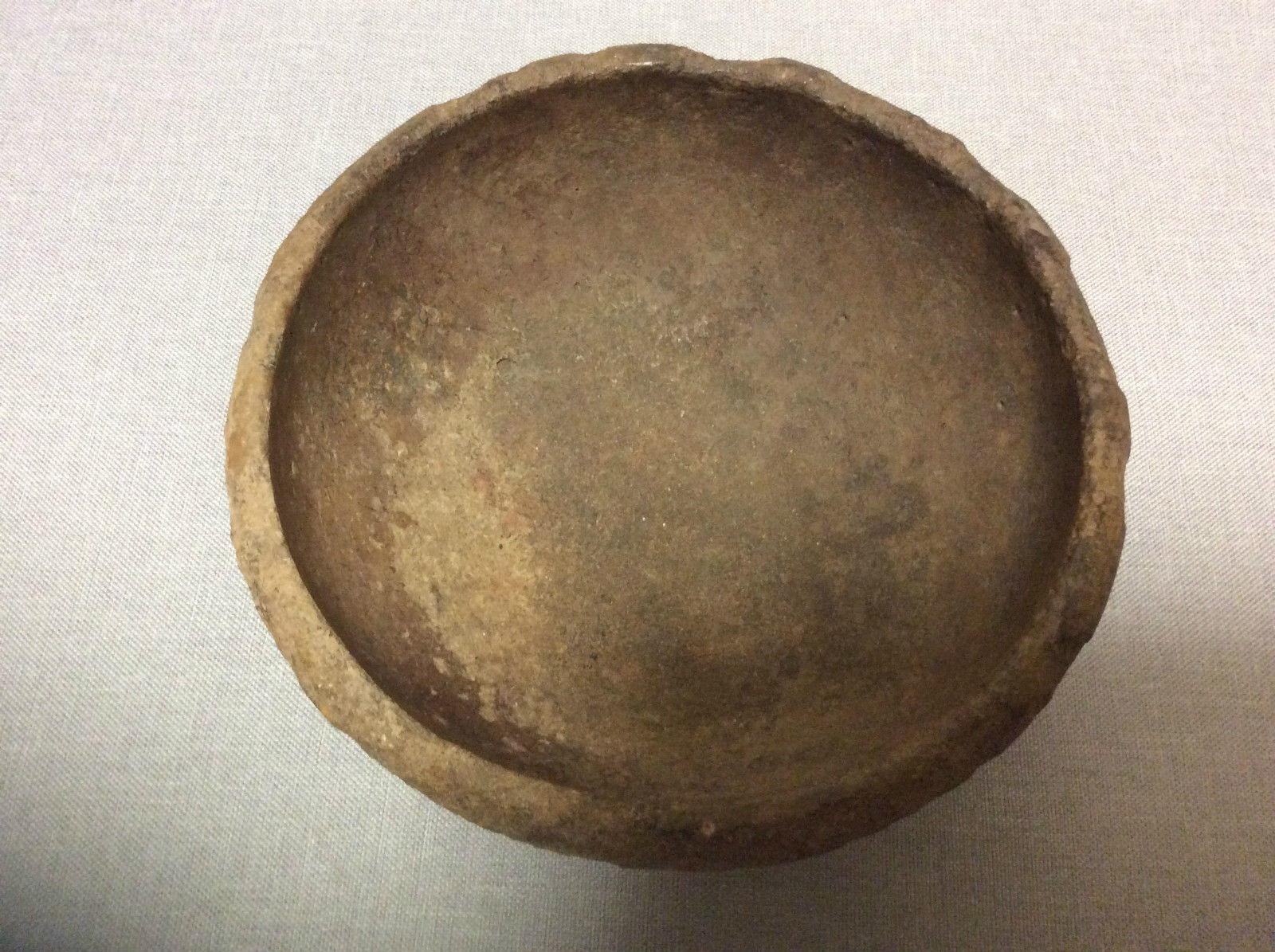 Ceramic bowl trace of luster