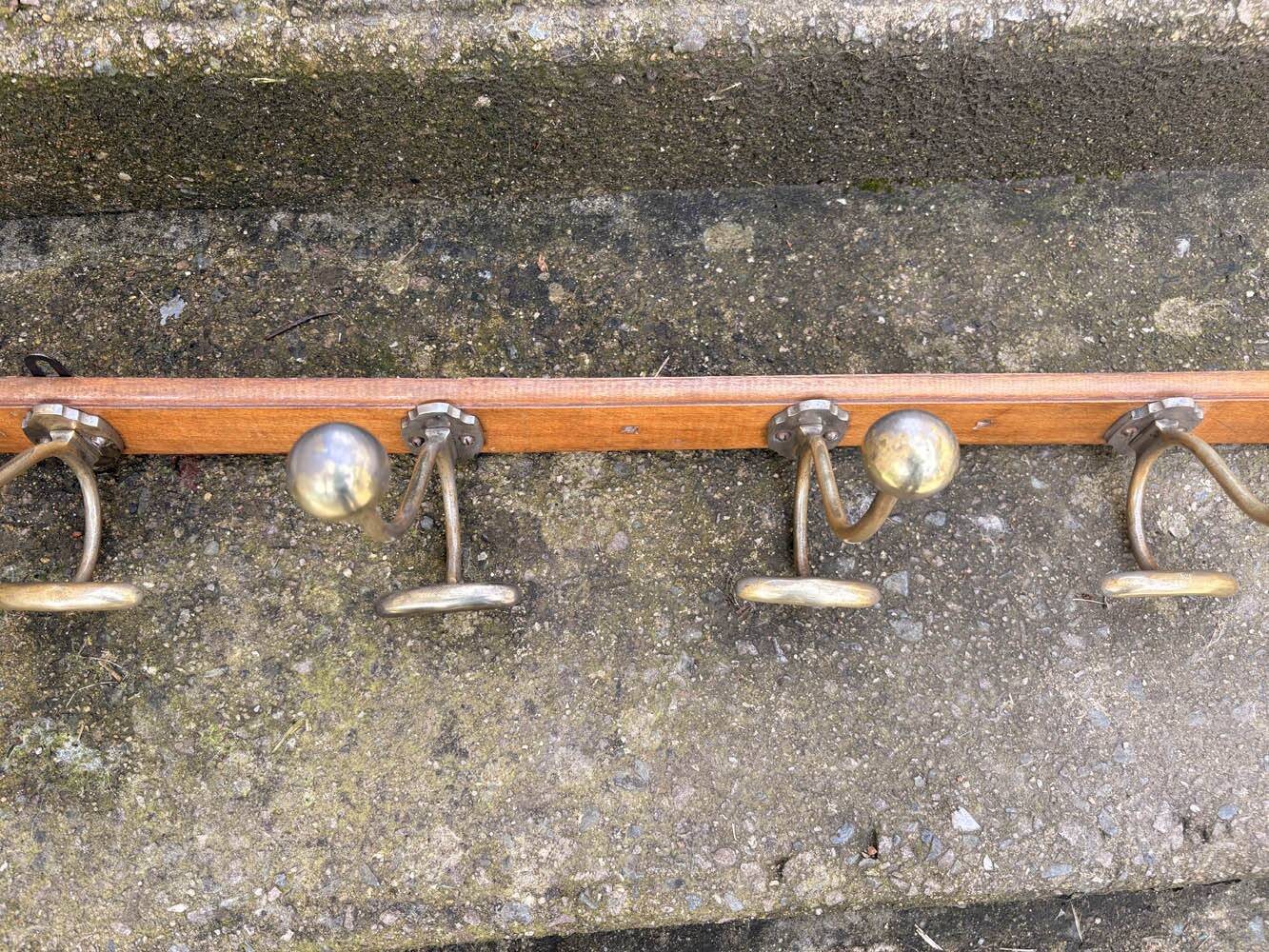 Large vintage wall coat rack with 5 brass and wood hooks – bistro