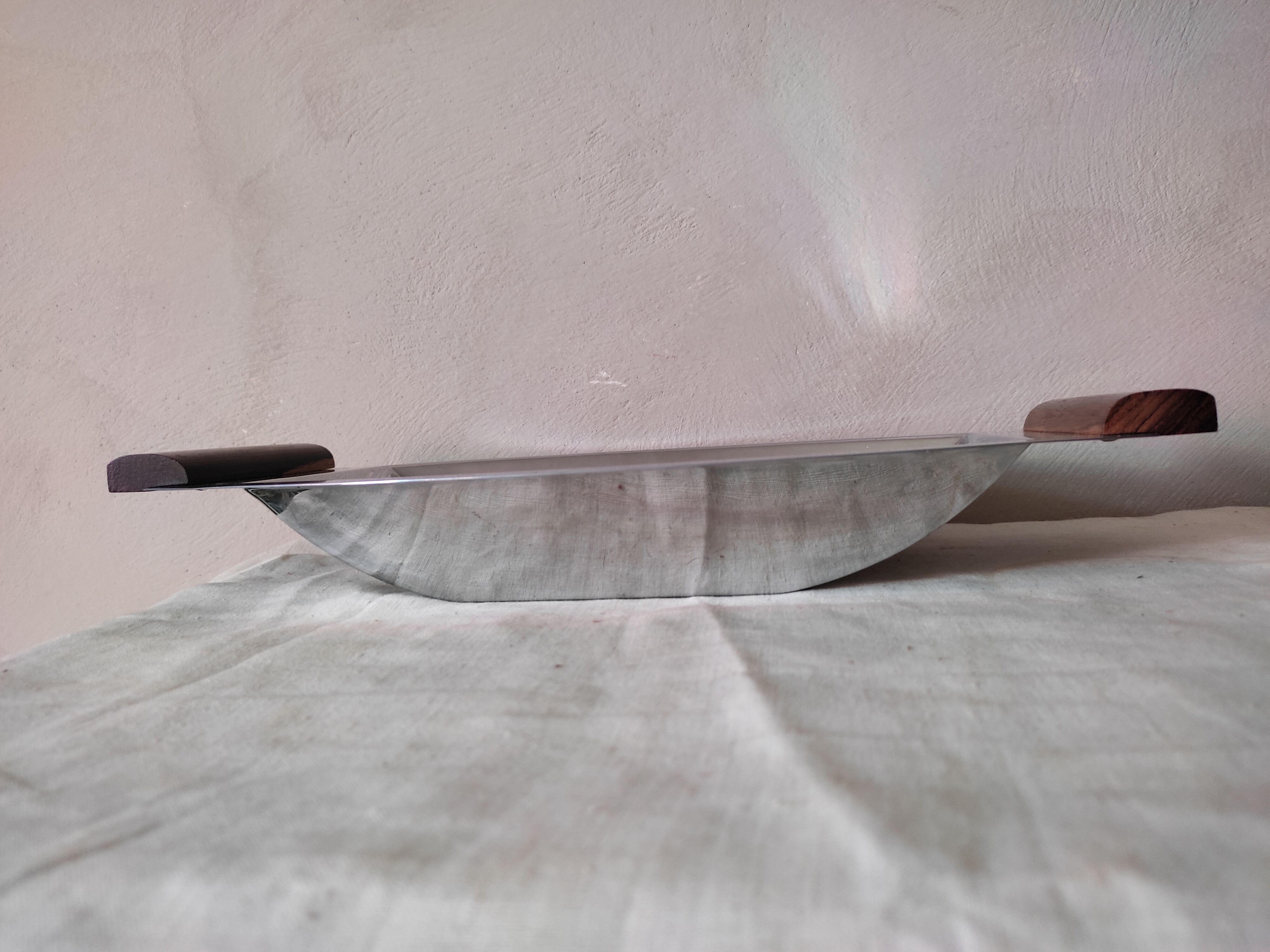 Art deco dish in stainless steel and teak