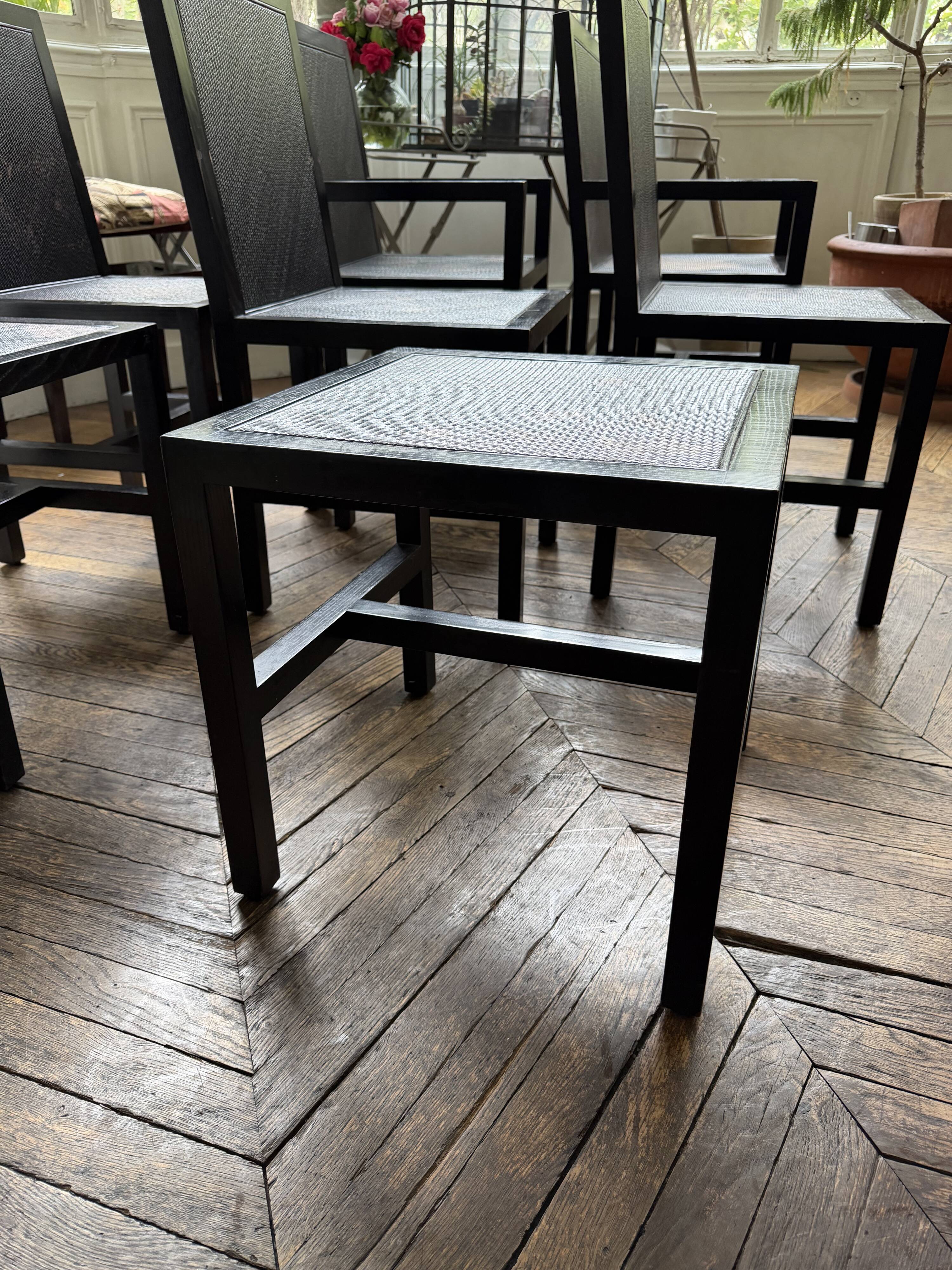 Ensemble de chaises et tabourets